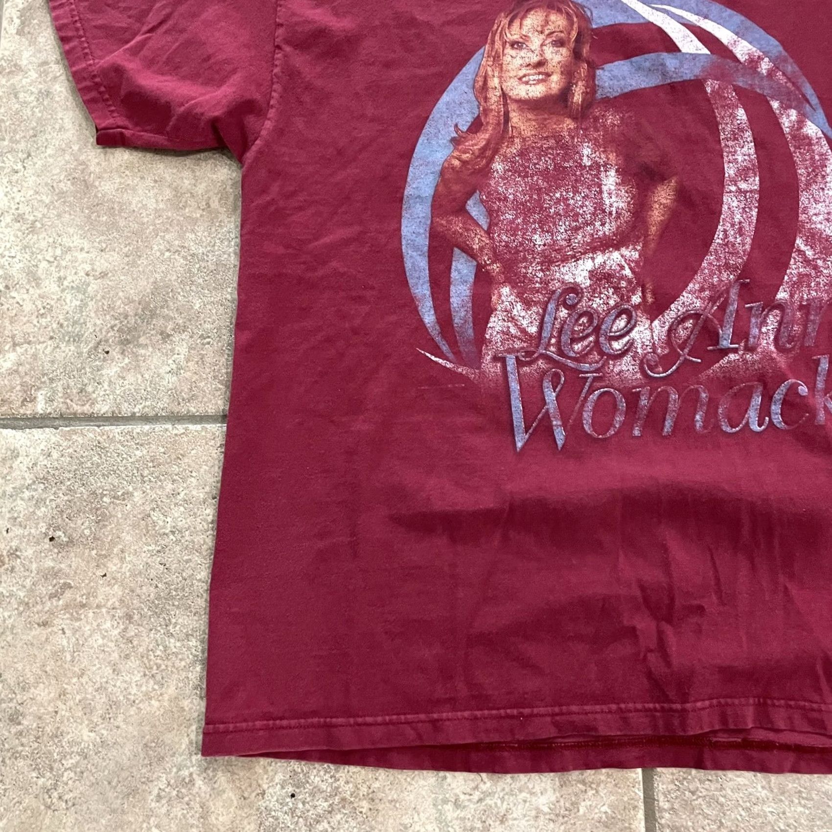 Lee Lee Shirt Mens L Red VTG Hanes Beefy Ann Womack TOUR graphic Tee Size Size US L / EU 52-54 / 3 - 3 Thumbnail