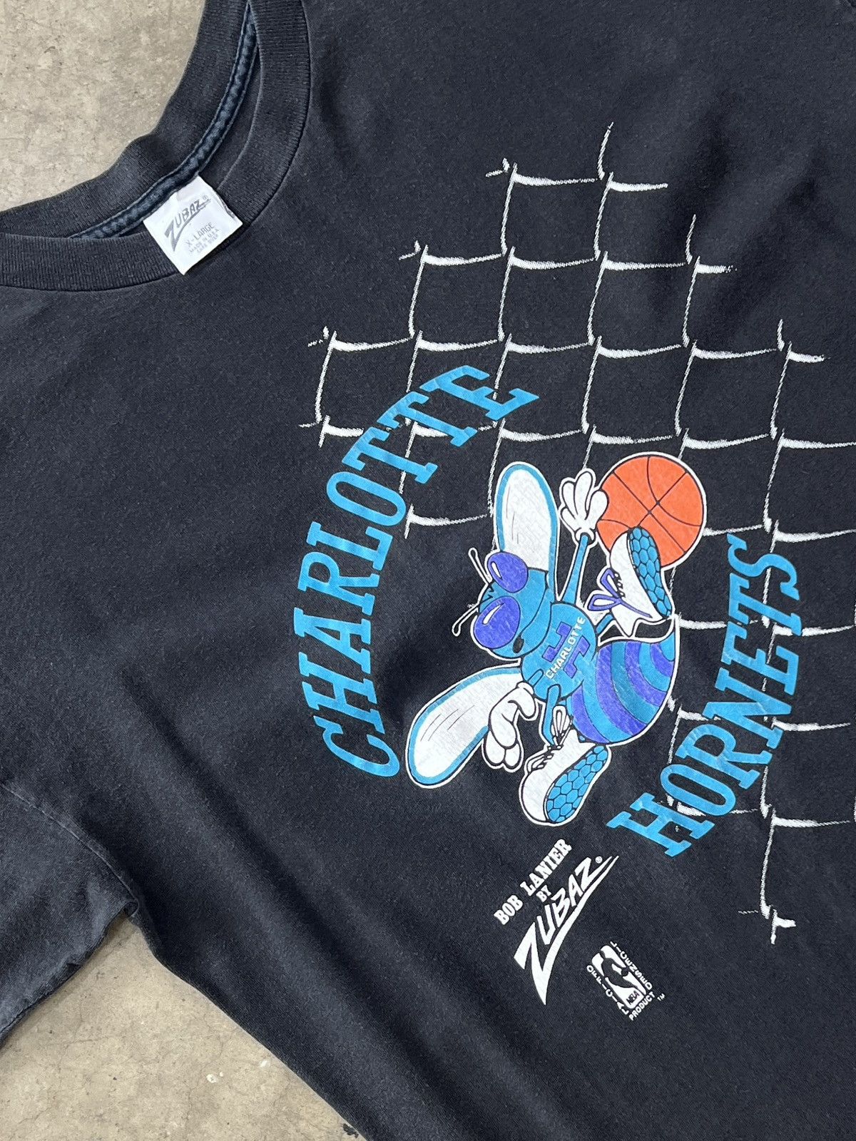 NBA Vintage 90s Charlotte Hornets Nets Basketball Tee XL Size US XL / EU 56 / 4 - 1 Thumbnail