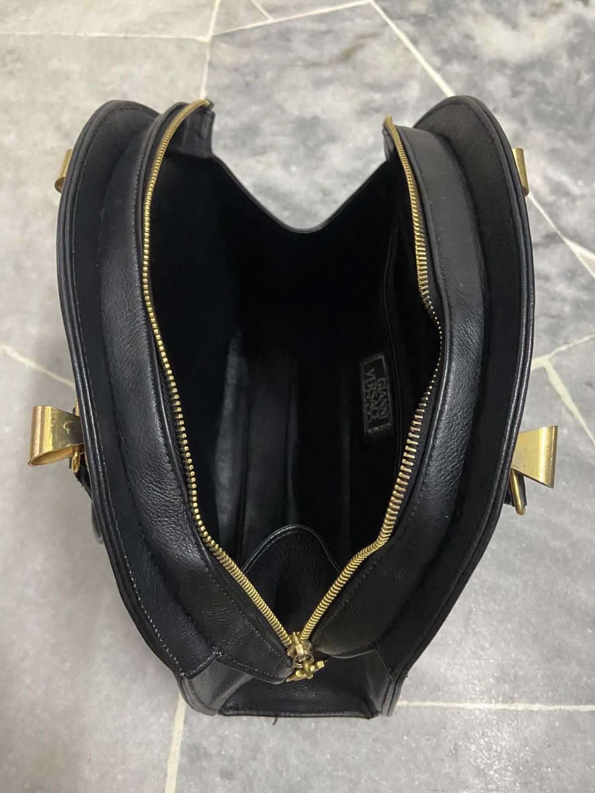 Versace GIANNI VERSACE Black Leather Handbag With gold La Medusa Bag Size ONE SIZE - 11 Thumbnail