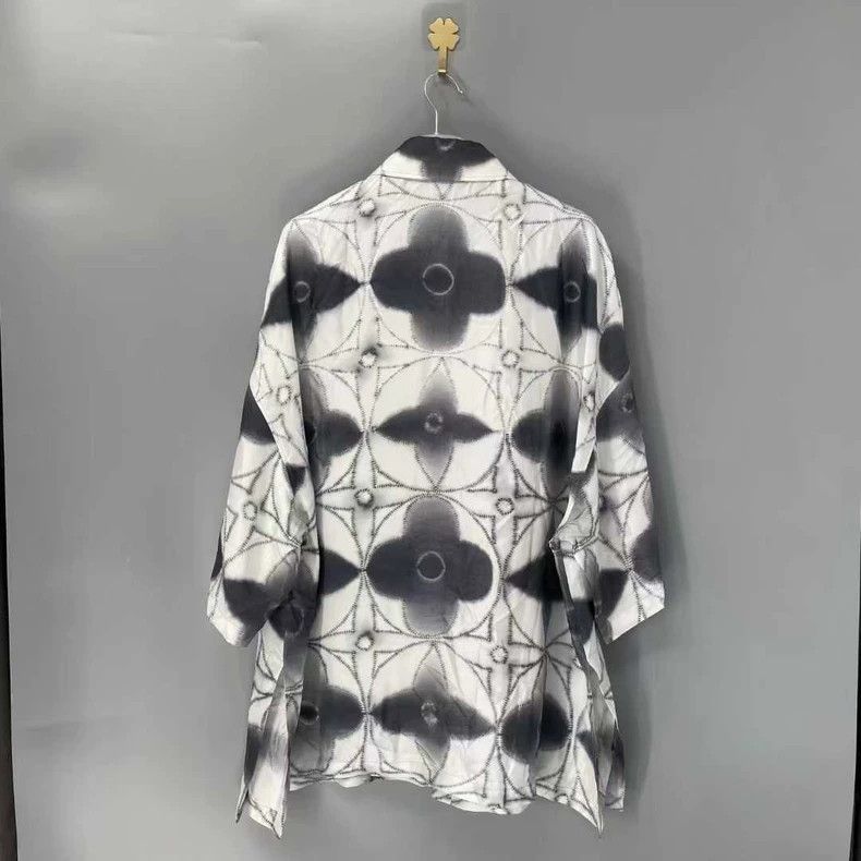 Louis Vuitton Louis Vuitton Mulberry silk full logo three-flower short-s Size US XL / EU 56 / 4 - 2 Thumbnail