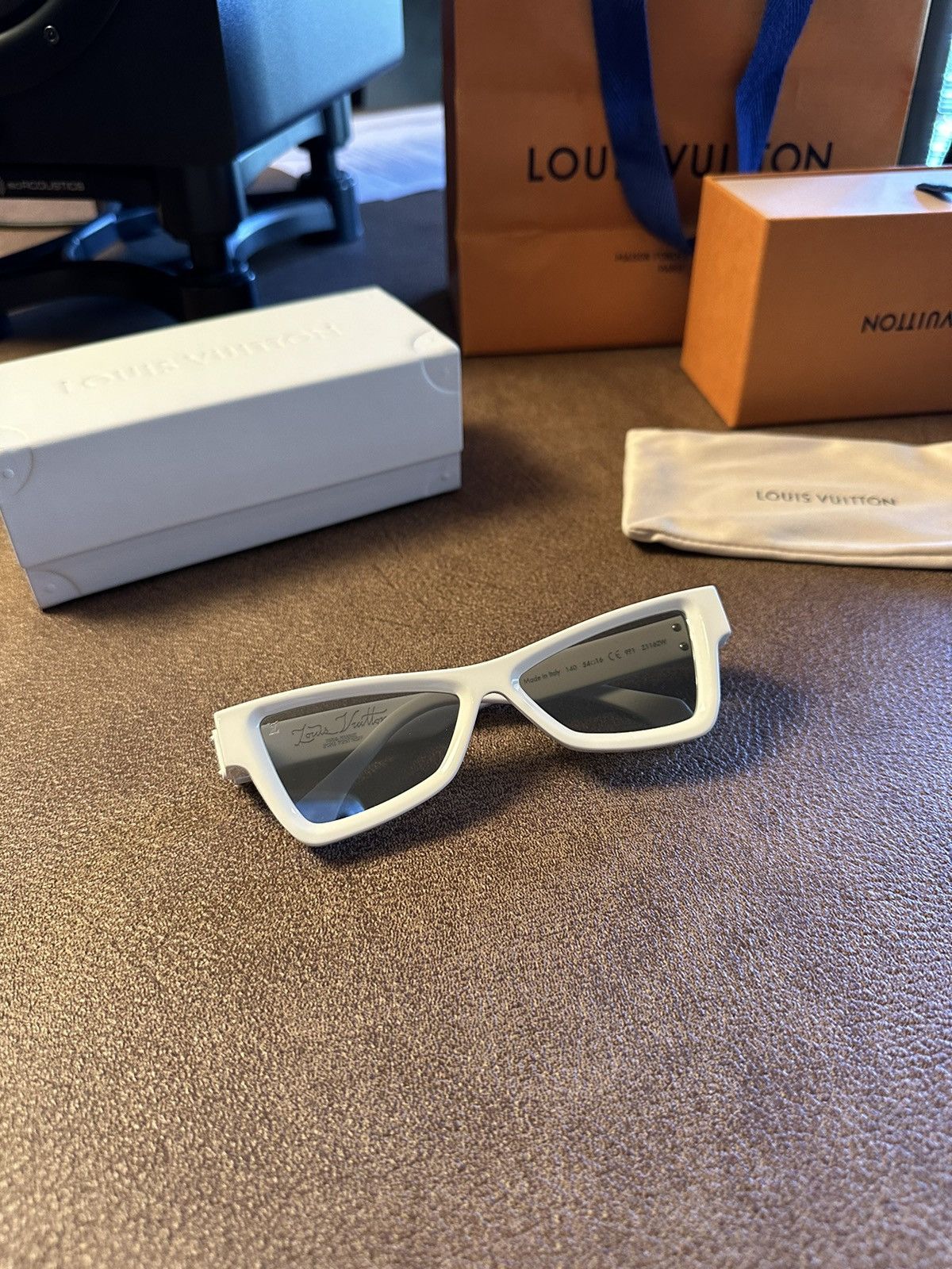 Louis Vuitton Louis Vuitton Skepticals Sunglasses Size ONE SIZE - 1 Thumbnail