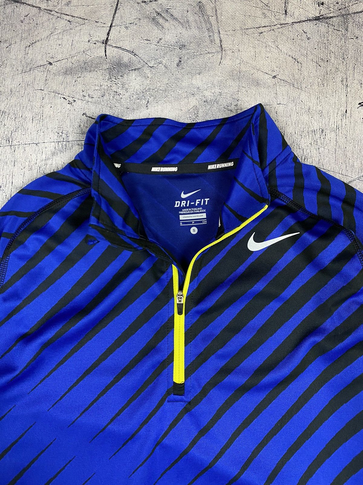 Nike Nike Running Element Dri Fit Long Sleeve Jersey Size S Size US S / EU 44-46 / 1 - 5 Thumbnail