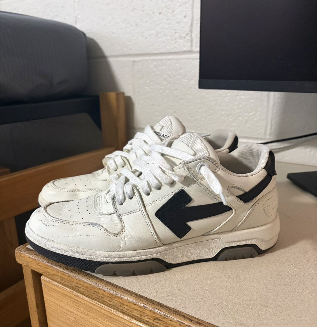 Off-White Off White Out of Office Sneakers Size US 10 / EU 43 - 3 Thumbnail