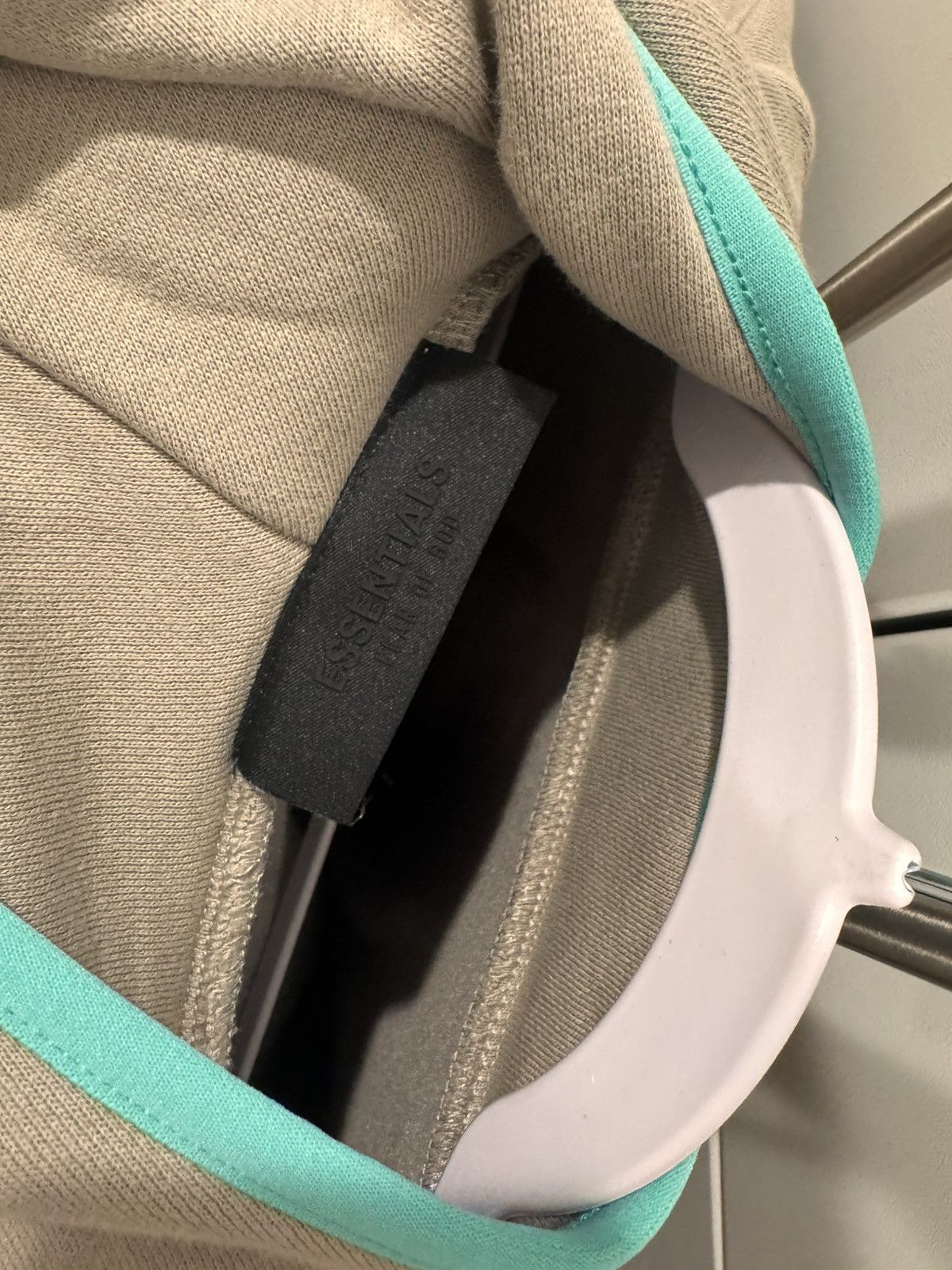 Essentials × Fear of God Beige and Green outline hoodie Size US S / EU 44-46 / 1 - 3 Thumbnail