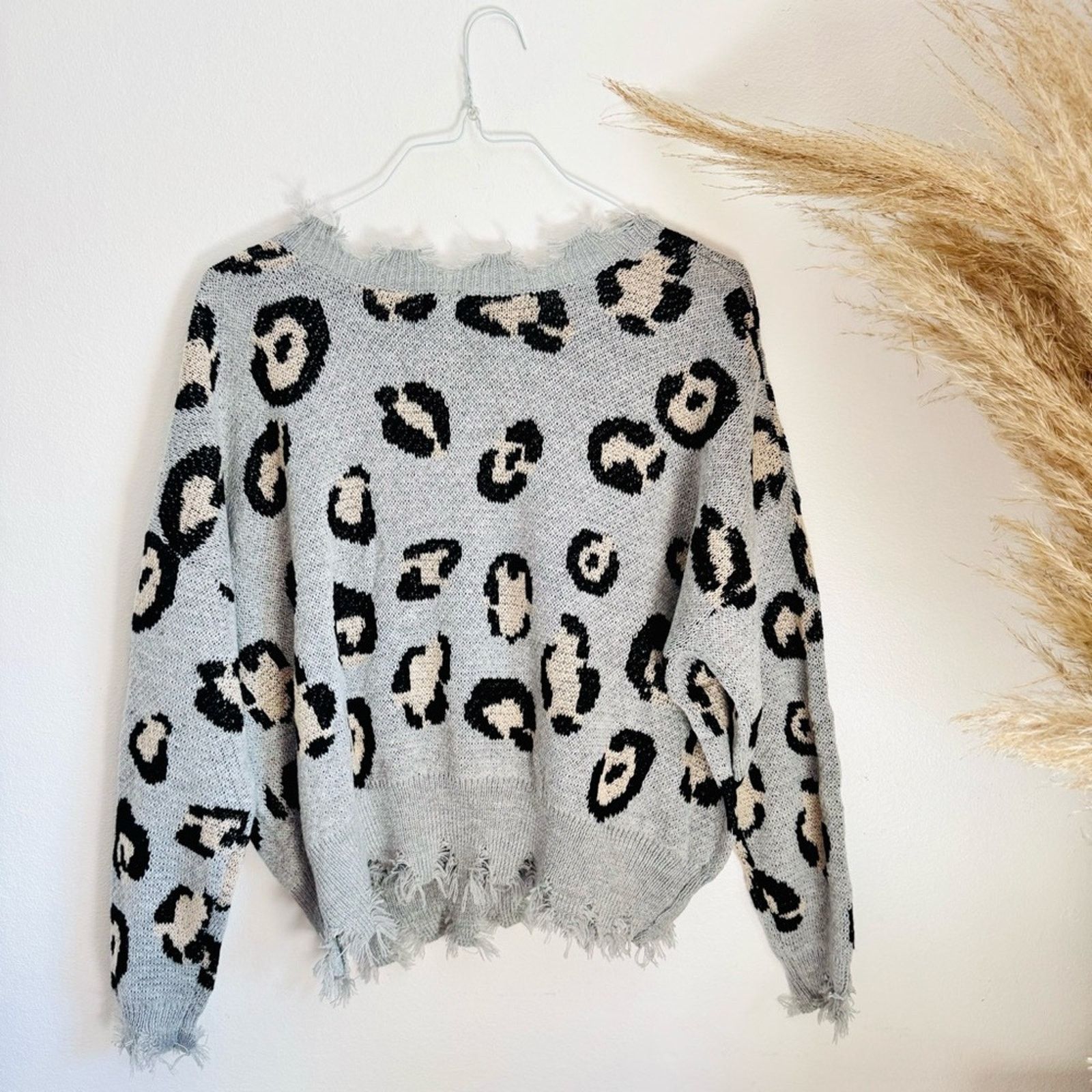 Nordstrom NEW MIRACLE Grey Distress Animal Fringe $85 Pullover Sweater Size M / US 6-8 / IT 42-44 - 8 Thumbnail