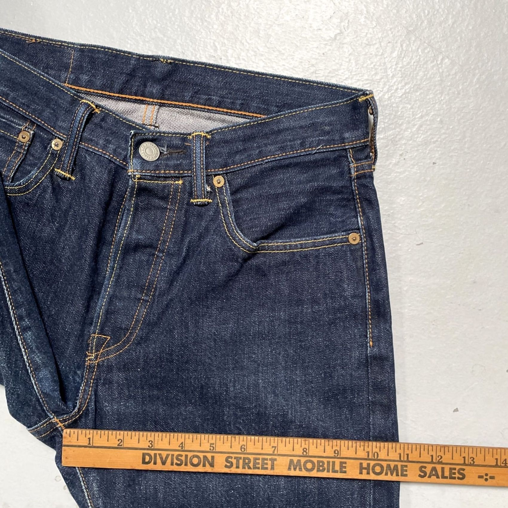 Levi's Levi’s 501 Selvedge Dark Blue Denim Jeans Vintage Style 30x34 Jeans Men Regular 30 Dark Blue Selvedge 501 Vintage USA Retro Workwear Heritage Mens Size US 30 / EU 46 - 5 Thumbnail