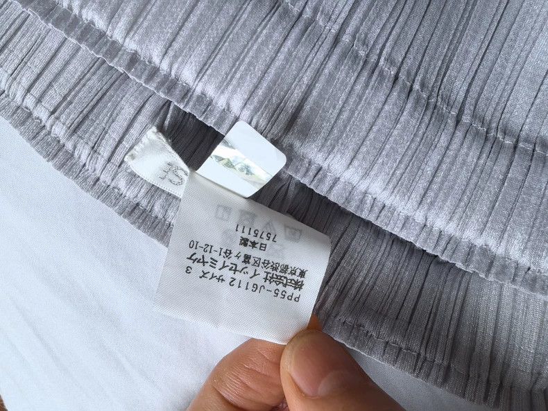 Issey Miyake Issey Miyake size:3 Light grey pleated skirt Size 31" - 4 Thumbnail