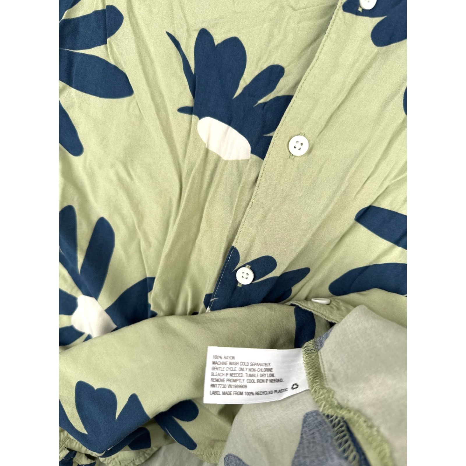 Vintage Original Use Shirt Adult Medium Green Floral Hawaiian 100% Rayon Button Up Size US M / EU 48-50 / 2 - 7 Thumbnail