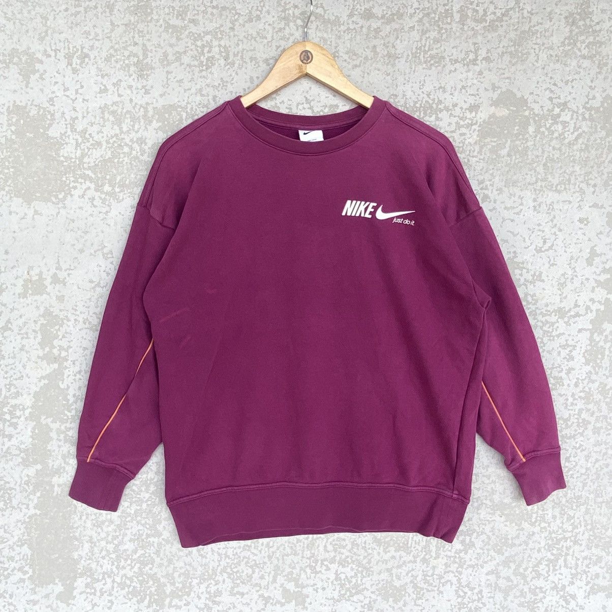 Other Vintage Nike Small Embroidered Crewneck Sweatshirt Purple Size US M / EU 48-50 / 2 - 1 Thumbnail