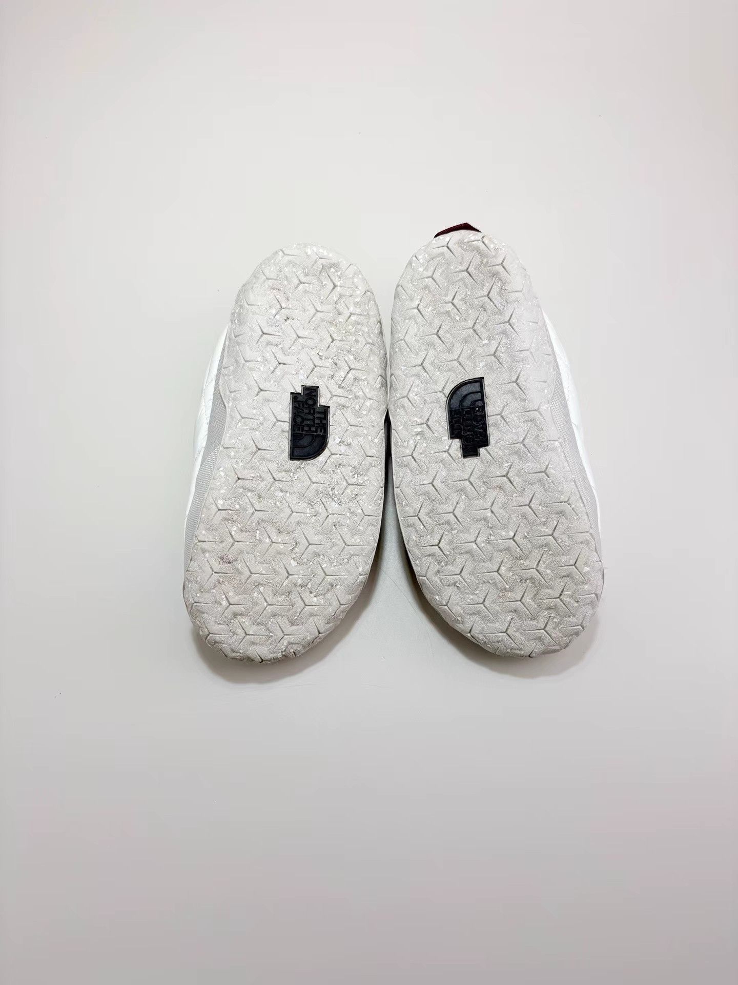 The North Face THE NORTH FACE White Slip-On Mule Sneakers K1 Size US 7 / IT 37 - 6 Thumbnail