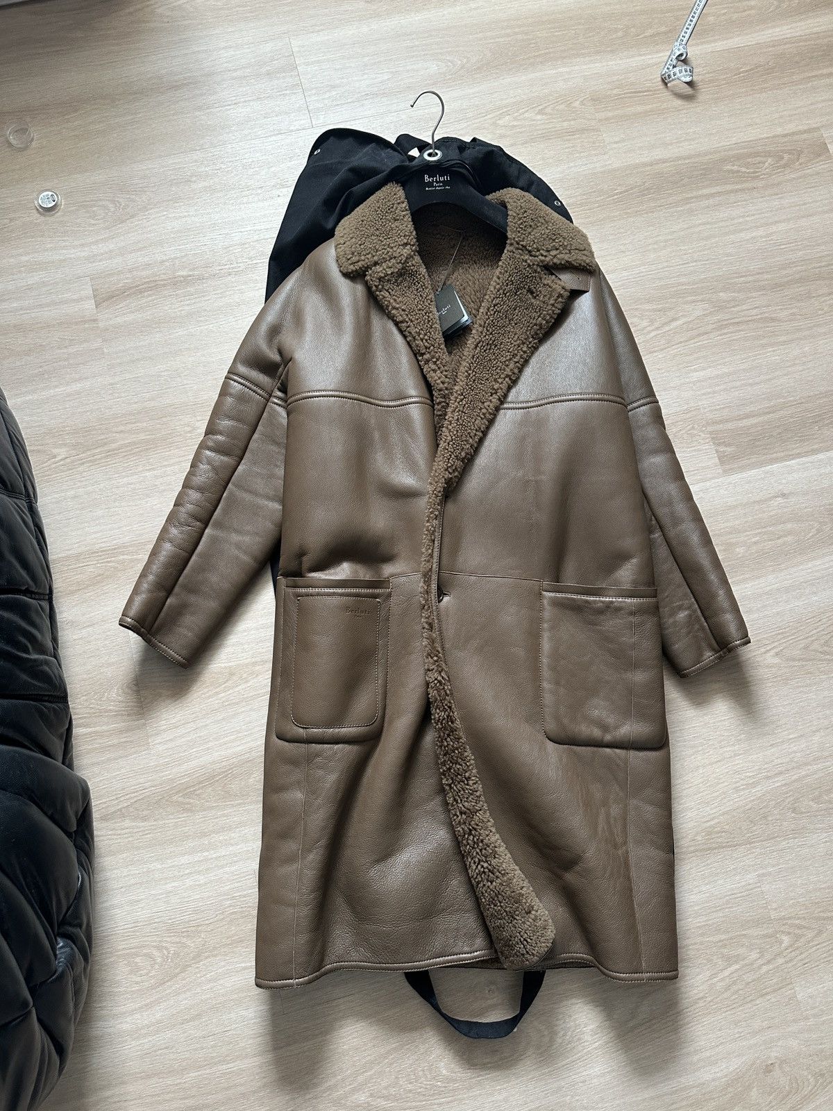 Berluti FW18 Runway Collection Toffee Shearling Coat Size US L / EU 52-54 / 3 - 1 Thumbnail
