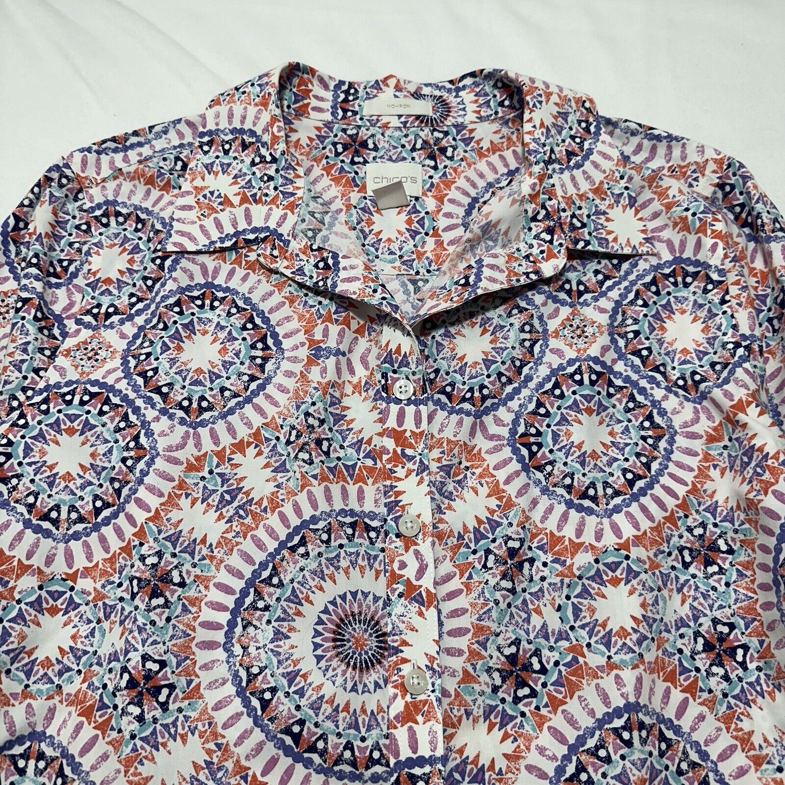 Chicos Chico's Large No Iron Effortless Sunburst Button-Down Shirt Size L / US 10 / IT 46 - 2 Thumbnail