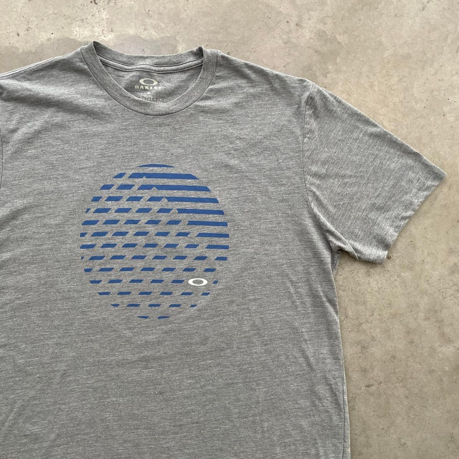 Oakley Oakley Grey Graphic T-Shirt Size US XL / EU 56 / 4 - 3 Thumbnail