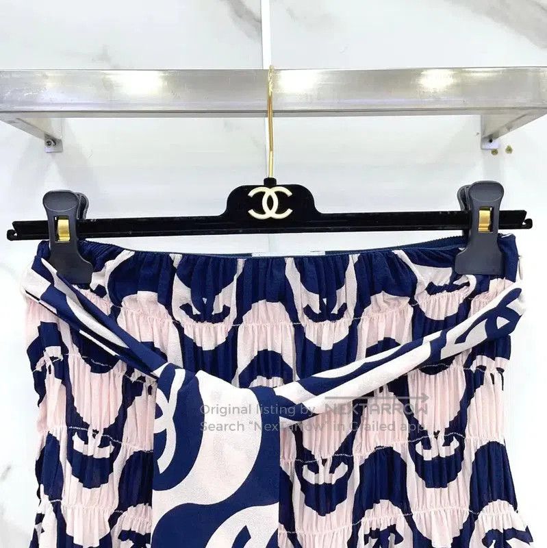 Chanel Chanel Pleated Pink Silk Blend Mini Skirt . Size 23" - 2 Thumbnail