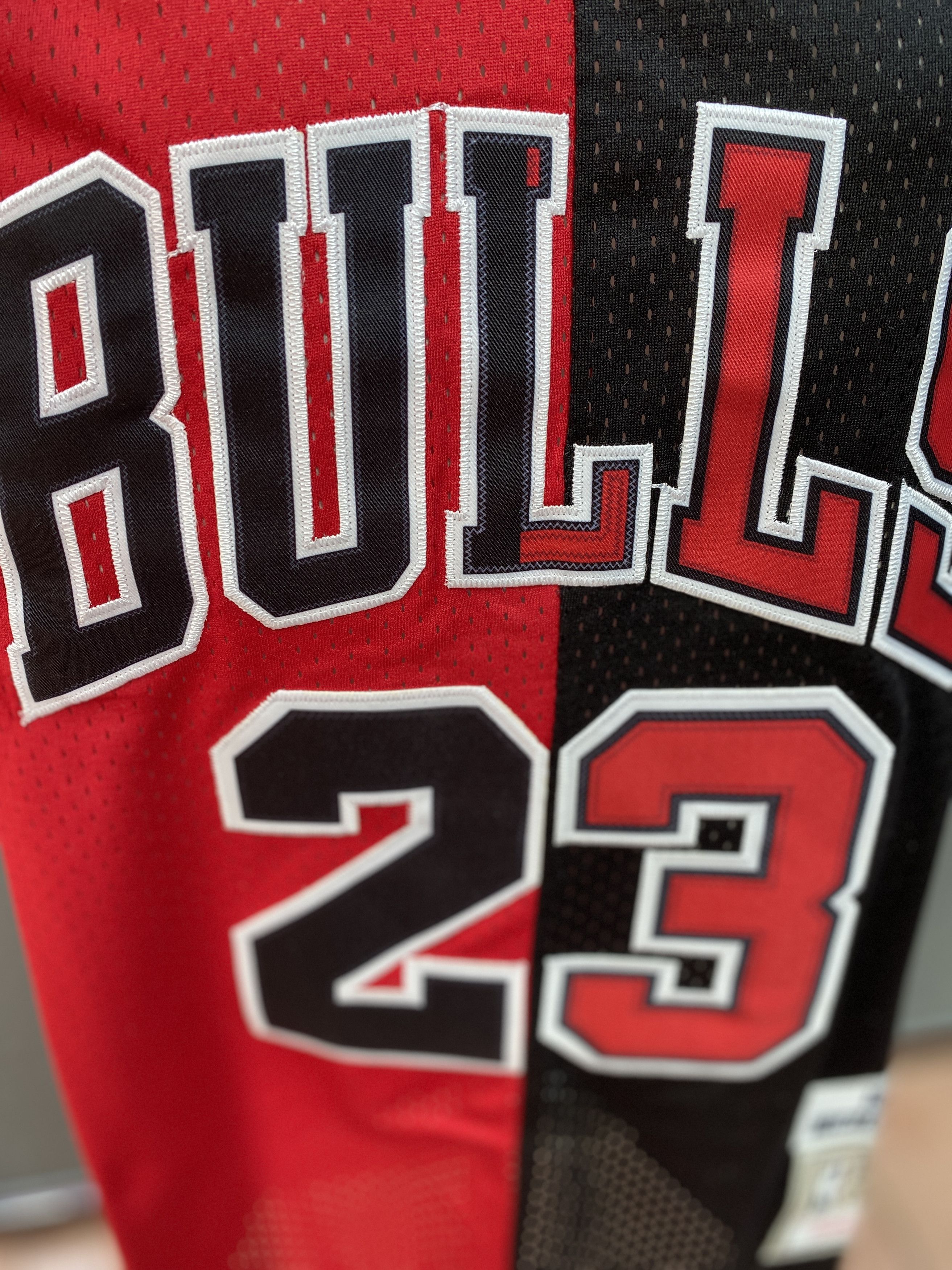 Mitchell & Ness Michael Jordan Chicago Bulls Jersey Men's Size Medium ...