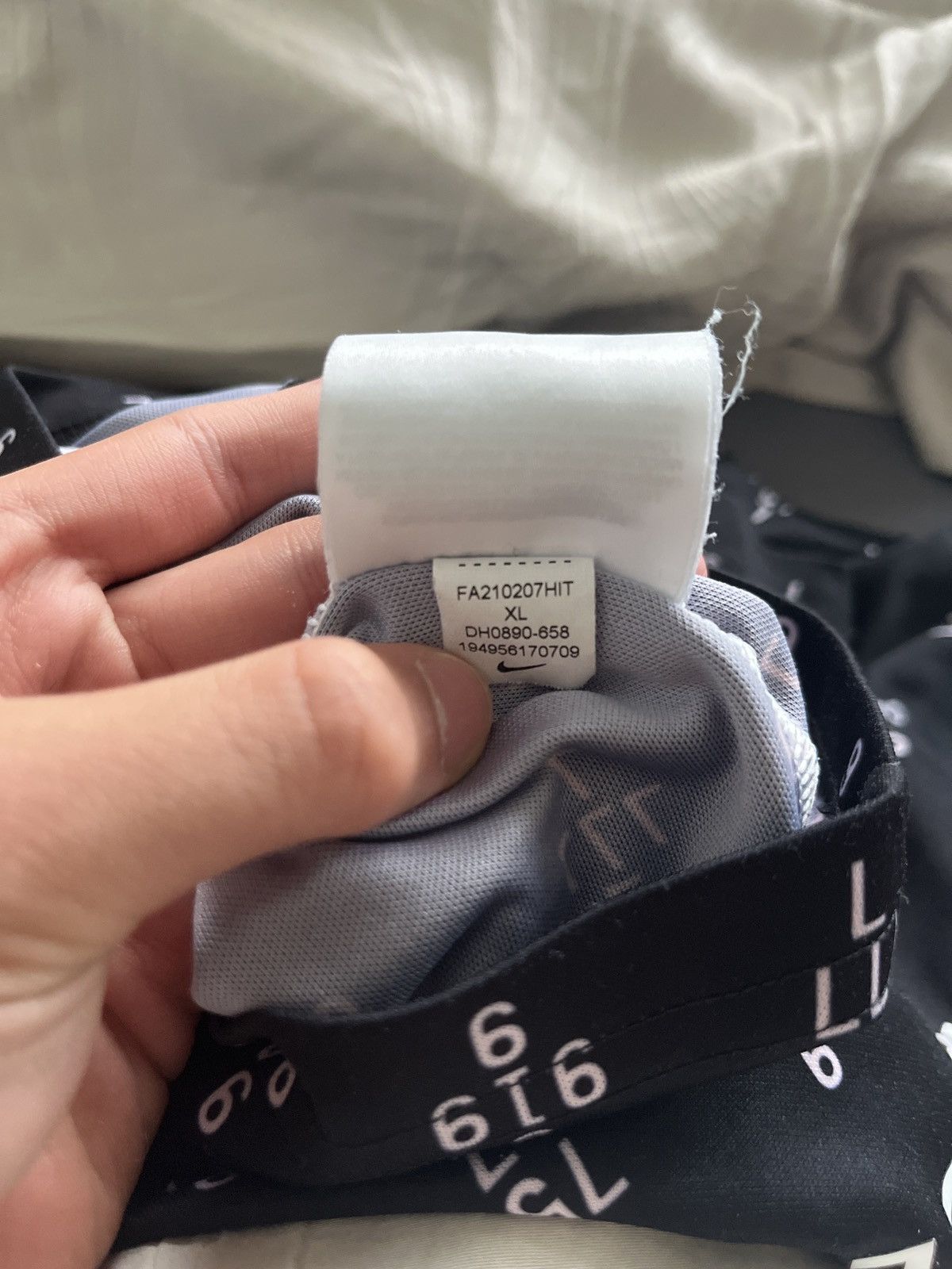Nike PSG 2021/22 Pre match kit Size US S / EU 44-46 / 1 - 8 Thumbnail