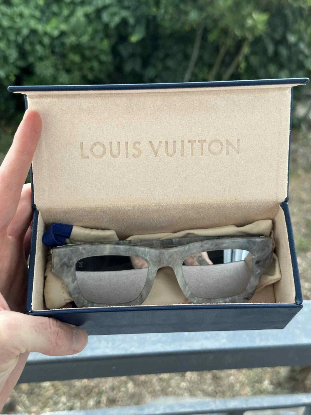 Louis Vuitton Louis Vuitton Z1245E Charleston Marble Sunglasses Size ONE SIZE - 7 Thumbnail