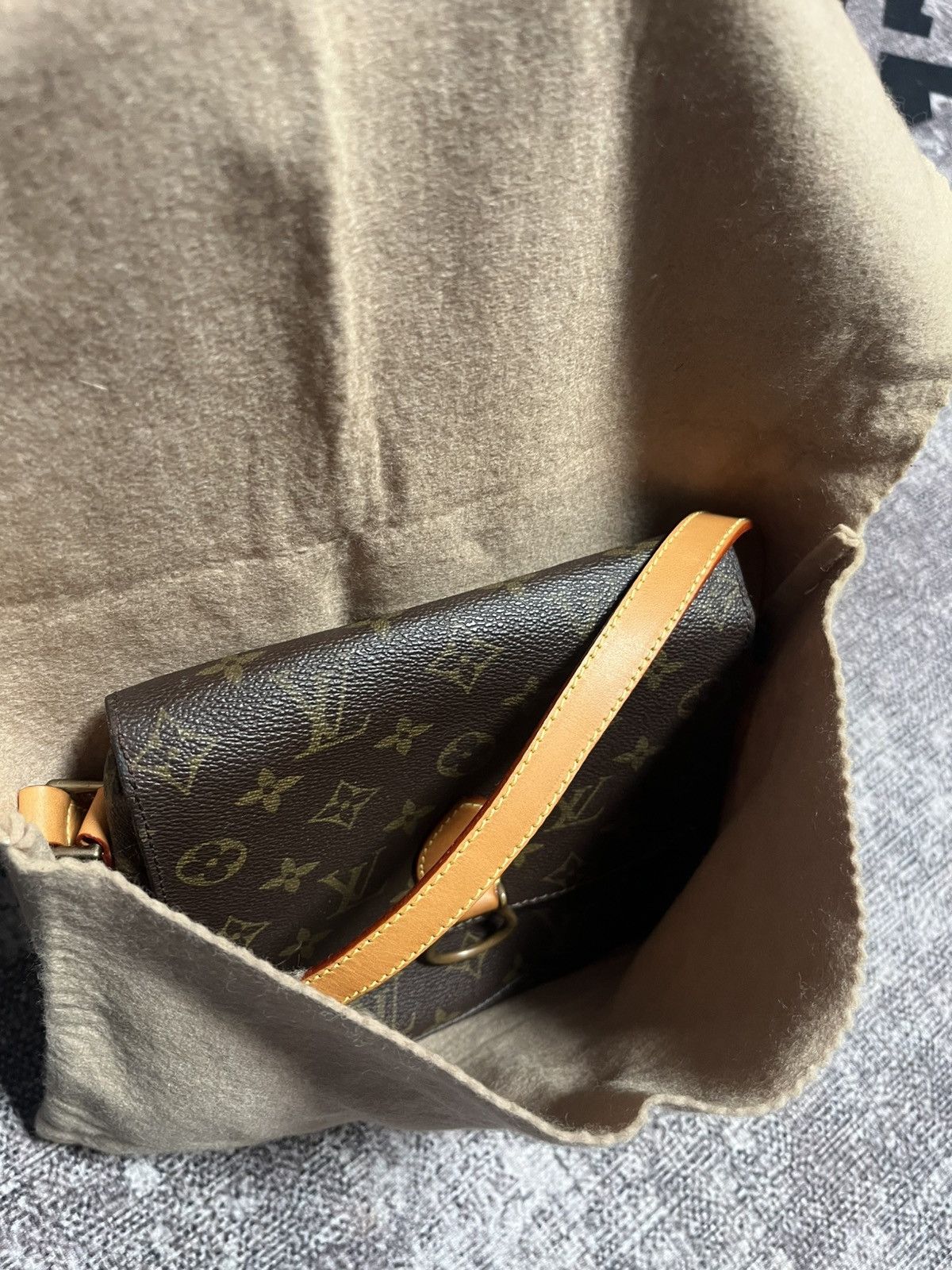 Louis Vuitton Authentic Louis Vuitton Saint Cloud Brown Shoulder Bag Size ONE SIZE - 24 Thumbnail