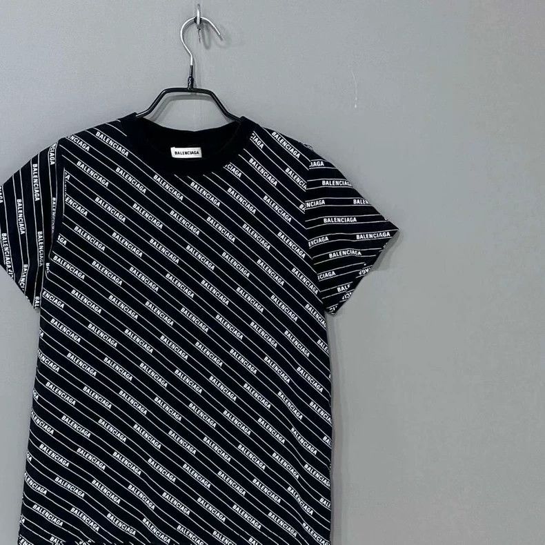 Balenciaga Balenciaga Bullet screen full of logo short sleeves Size US M / EU 48-50 / 2 - 2 Thumbnail