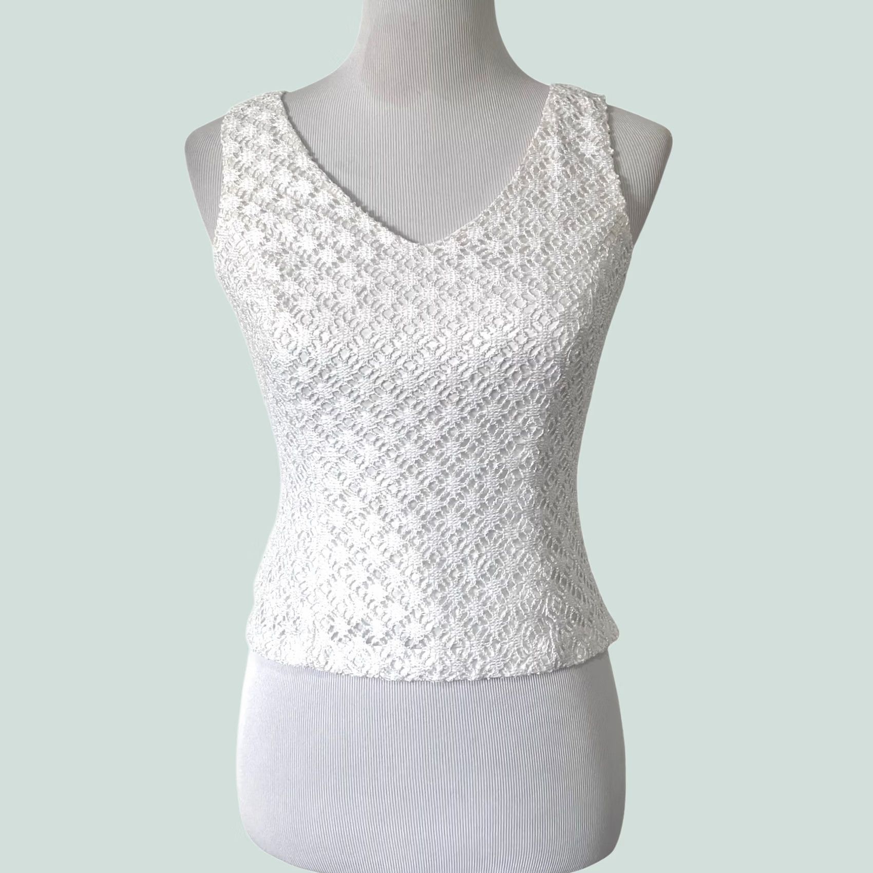 White House Black Market VINTAGE Tahari Arthur S Levine White Lace Tank Sleeveless Top Y2K V-Neck Womens Size 2 Size XS / US 0-2 / IT 36-38 - 1 Thumbnail