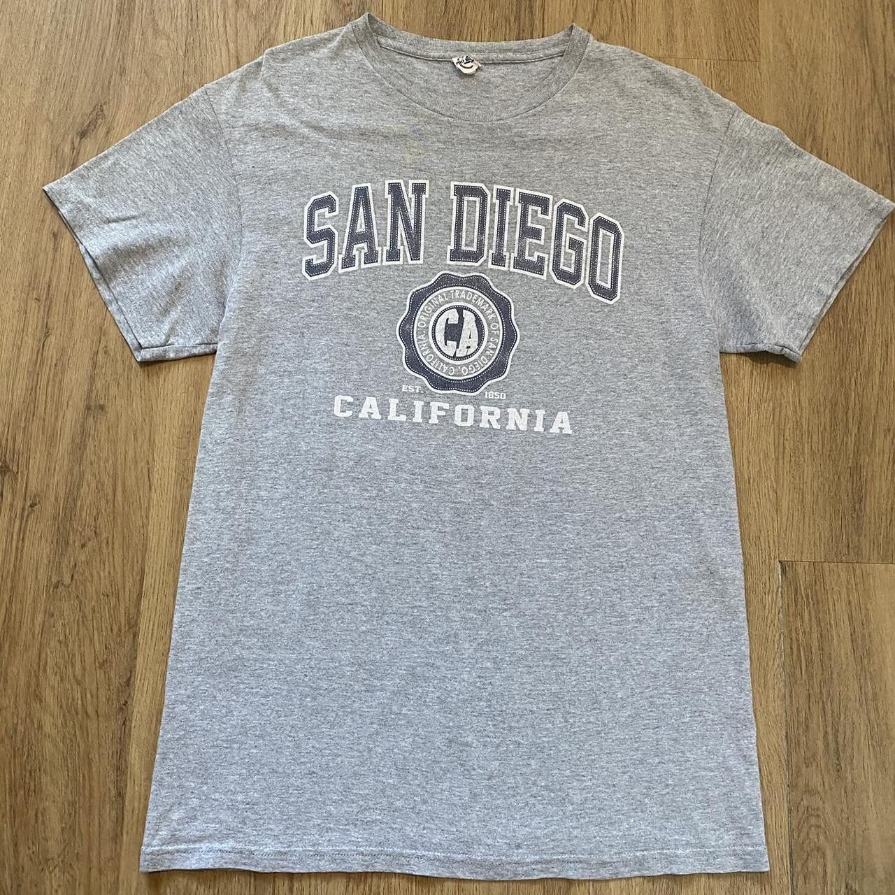 Delta Grey San Diego California y2k vintage t-shirt Size US S / EU 44-46 / 1 - 1 Thumbnail