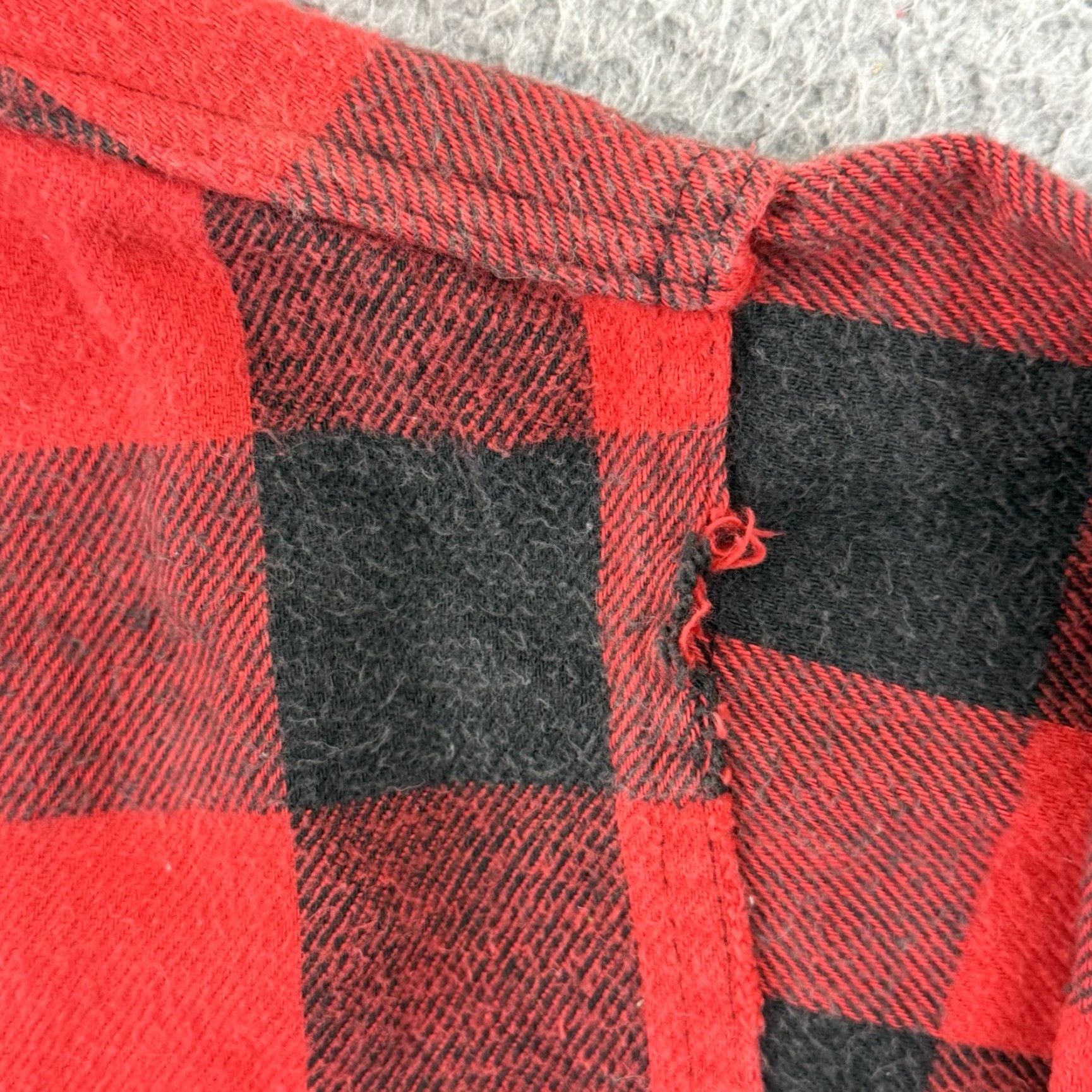 Vintage VINTAGE OshKosh B’Gosh Shirt Mens XL Red 90s Flannel Buffalo Plaid Lumberjack Clothing Shirt Mens XL Red 90s Plaid 90s Grunge Mens Size US XL / EU 56 / 4 - 7 Thumbnail