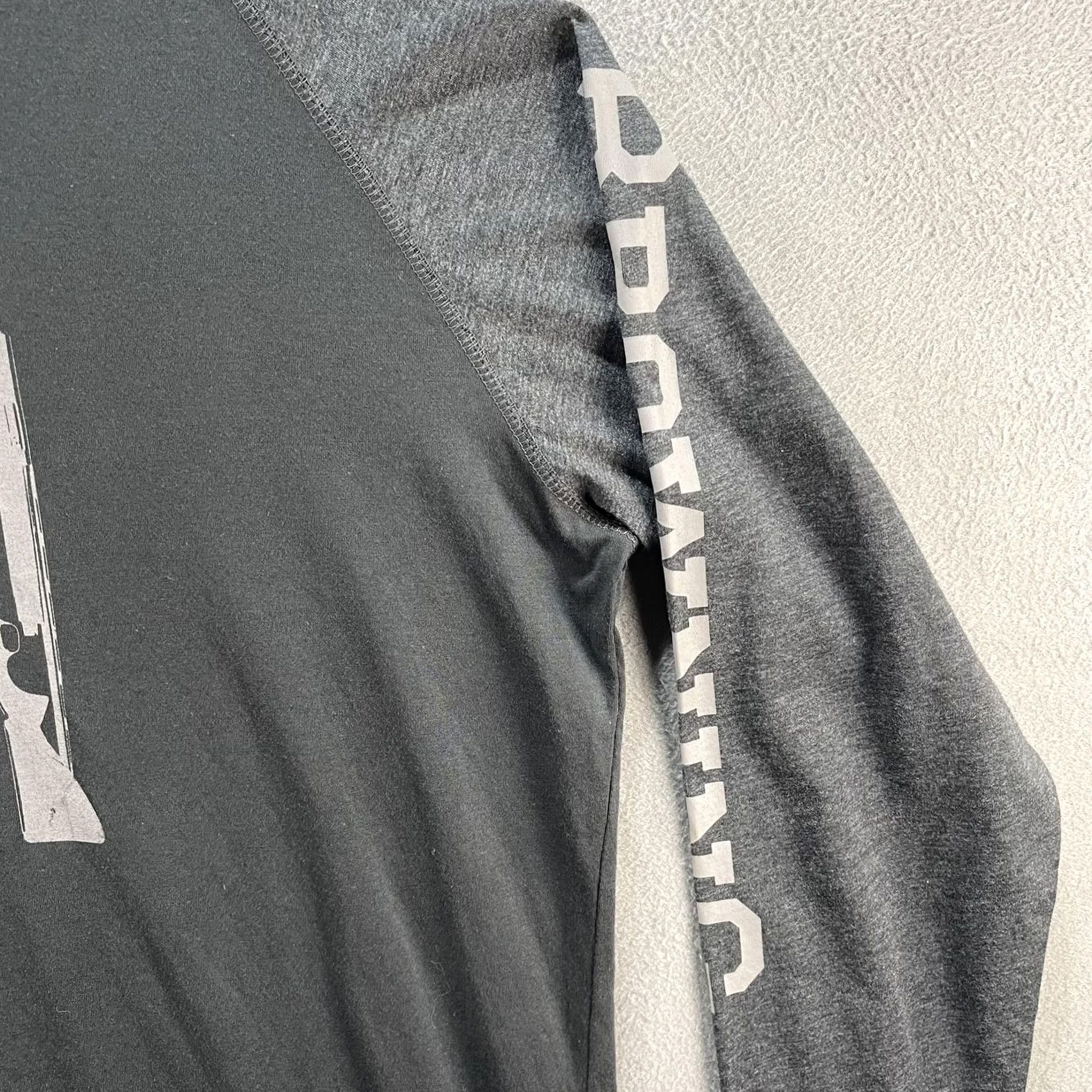 Vintage Browning Shirt Mens Large Gray Hooded Long Sleeve Raglan Buckmark Flag Graphic Size US L / EU 52-54 / 3 - 4 Thumbnail