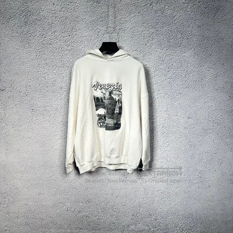 Balenciaga Balenciaga Venice water city white fuzzy mosaic sweatshirt Size US M / EU 48-50 / 2 - 1 Thumbnail