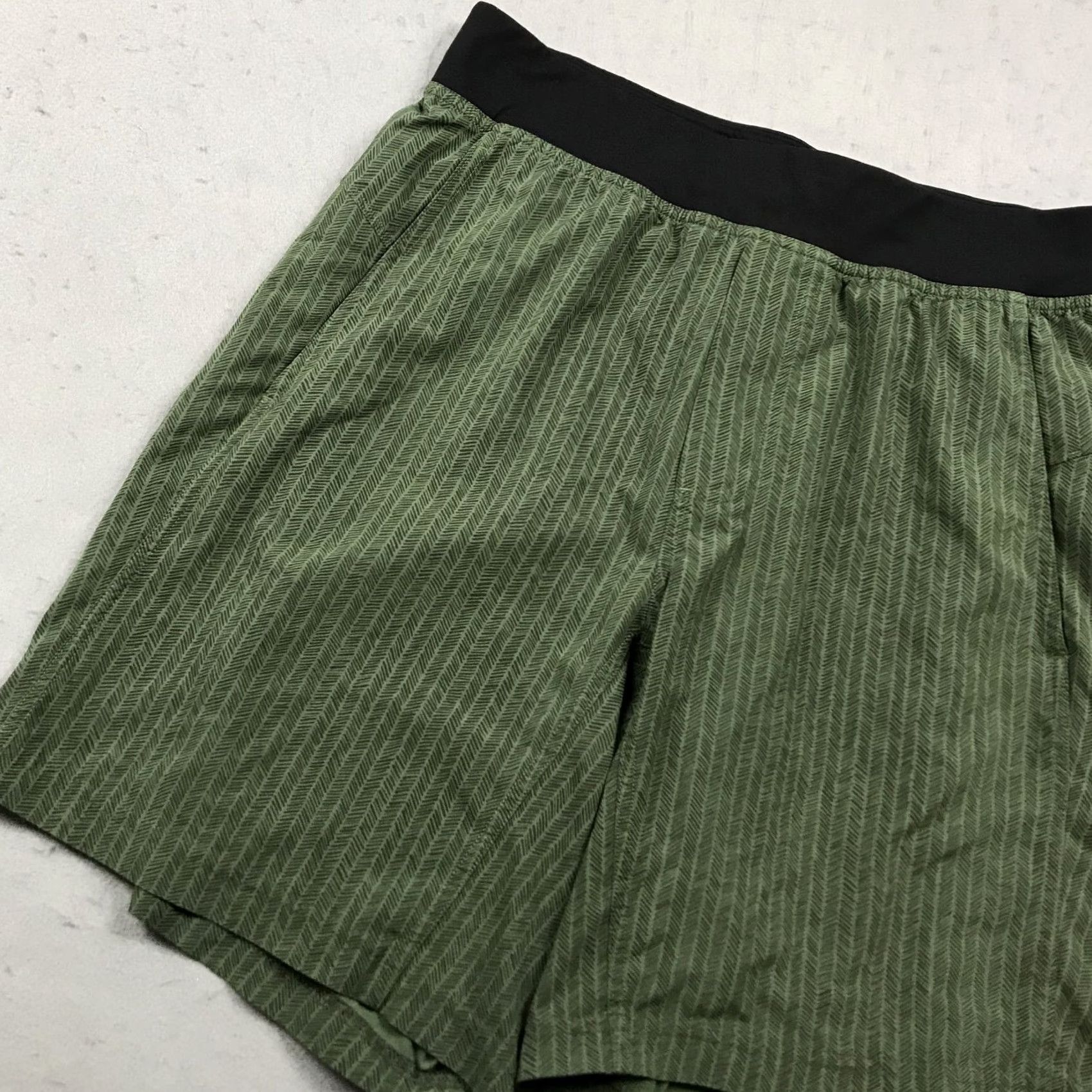 Lululemon Lululemon Shorts Mens Small Green T.H.E. Short Linerless Activewear 9 Inch Size US 29 - 3 Thumbnail
