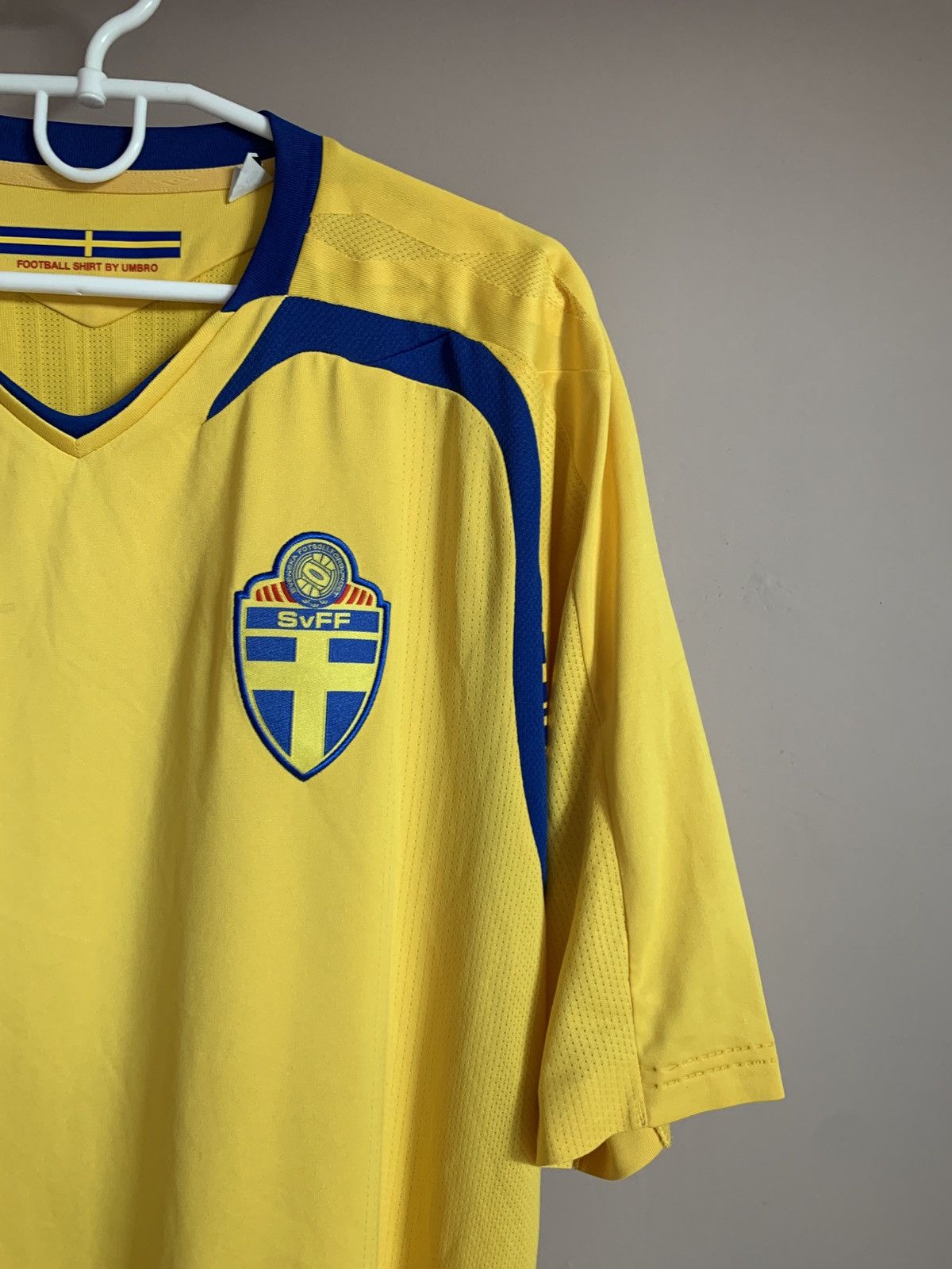 Umbro Sweden 2007 Home Football Shirt Umbro Soccer Jersey Vintage Size US XL / EU 56 / 4 - 4 Thumbnail