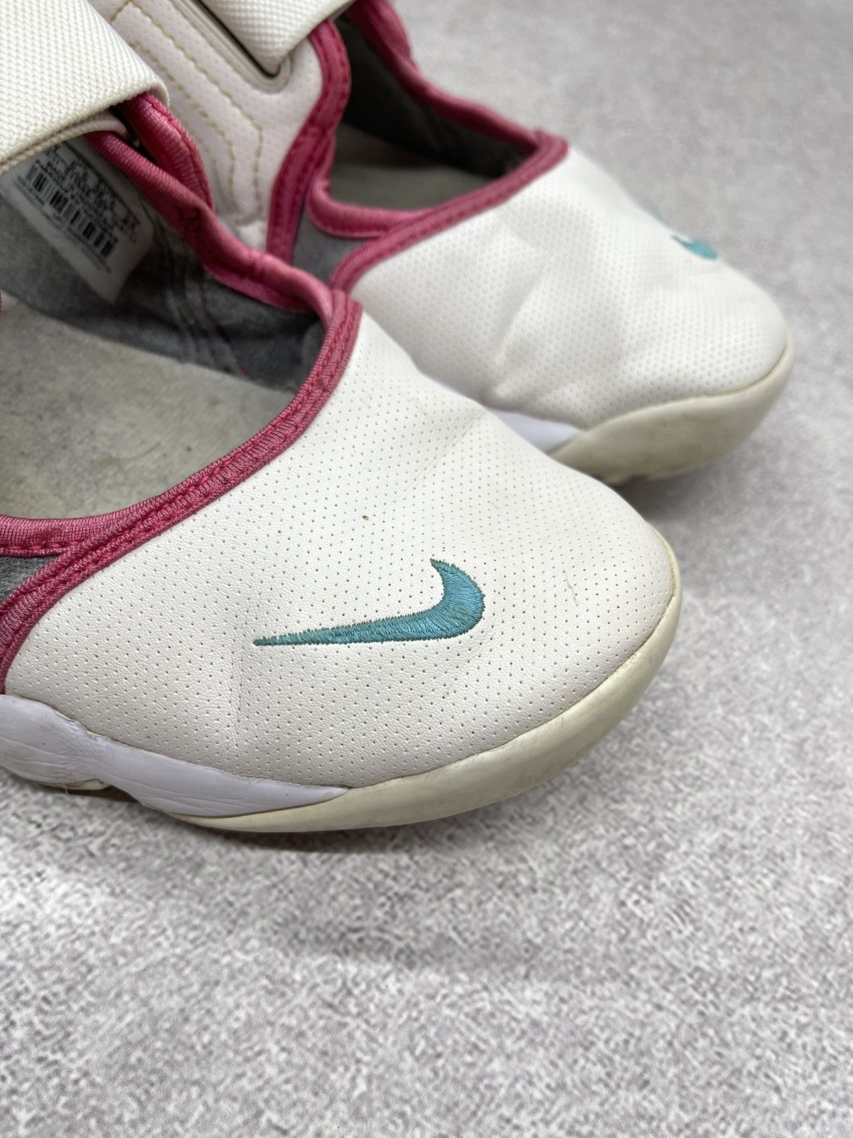 Nike Vintage Nike Rift Tabi Sandals Sneakers Shoes Swoosh White Size US 6 / IT 36 - 8 Thumbnail