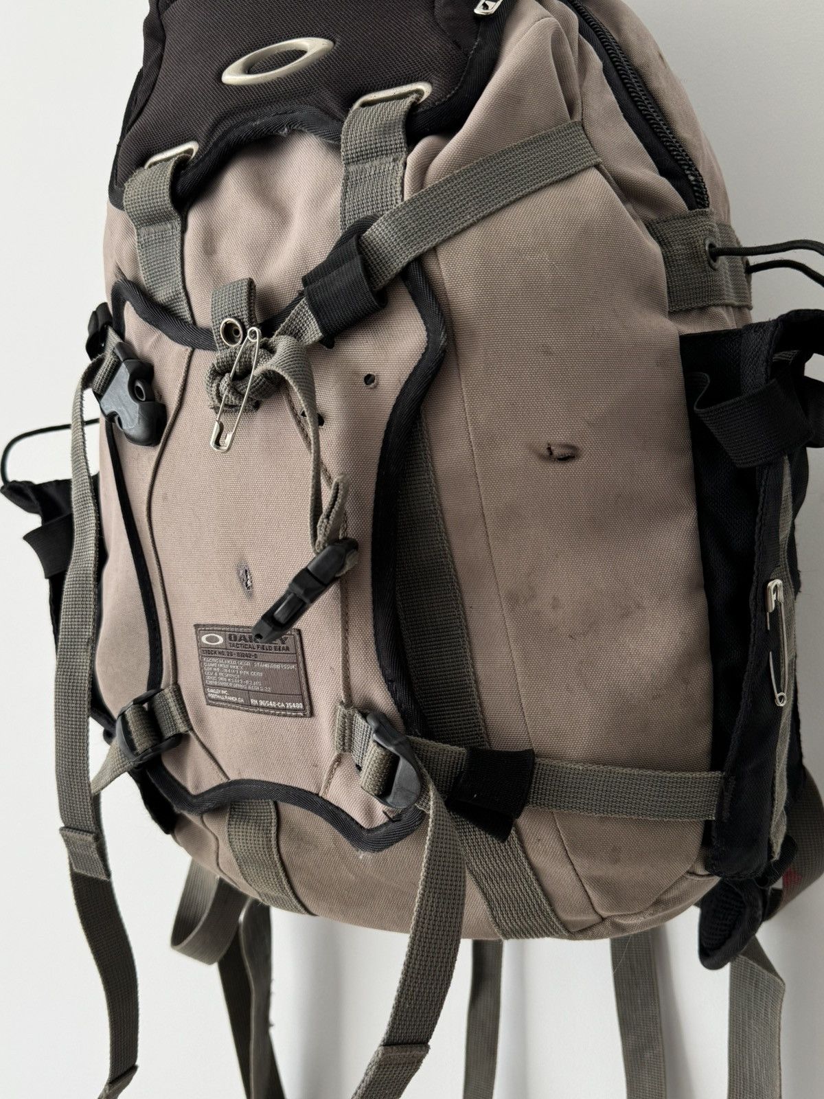 Oakley Vintage 00s Oakley Tactical Icon Faded Backpack Size ONE SIZE - 4 Thumbnail