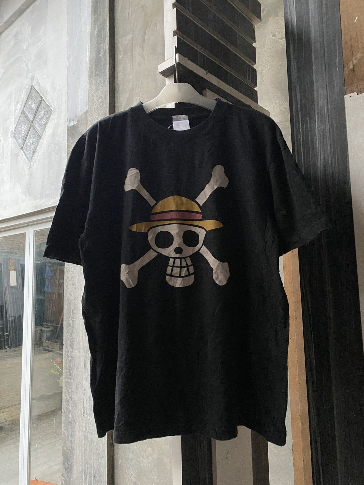 Anime Vintage anime one piece jolly roger by cospa tee Size US XL / EU 56 / 4 - 1 Thumbnail