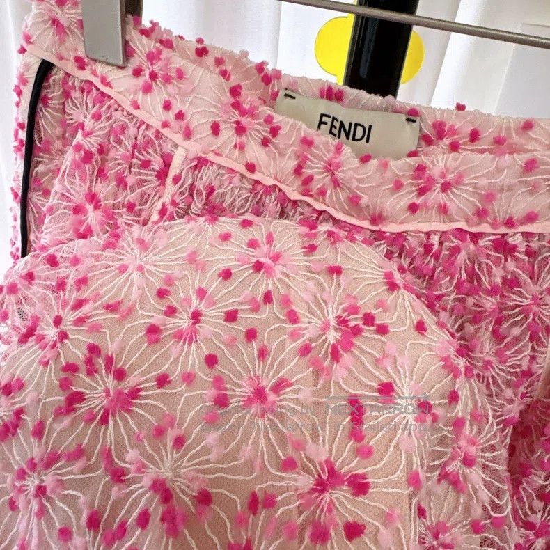 Fendi Fendi Pink Velvet Embroidered Skirt Size 26" / US 2 / IT 38 - 9 Thumbnail