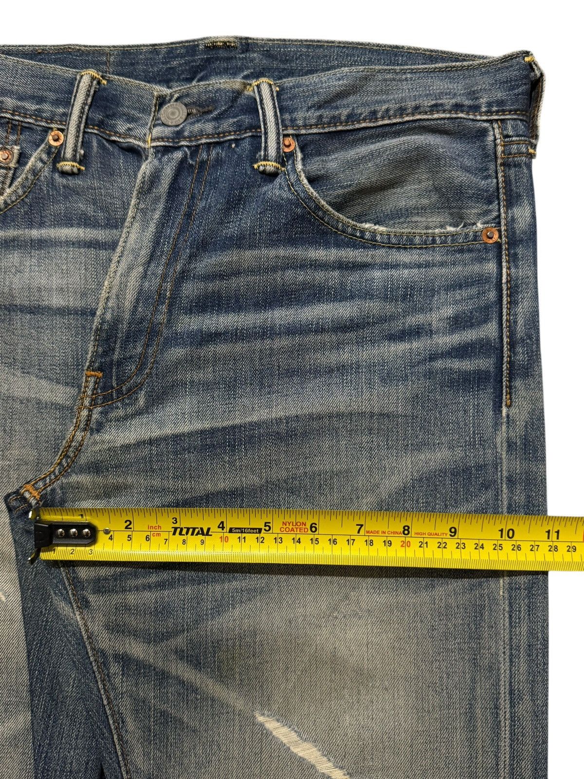 Levi's Vintage Clothing Vintage Y2K Levis 505 Blue Faded Wash Whiskers Distressed Size US 30 / EU 46 - 12 Thumbnail