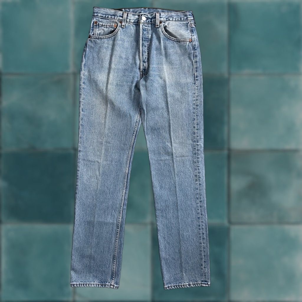 Levi's VINTAGE Levi's 501 Jeans Men's Straight Leg 33x34 Light Wash 90s USA Classic Denim Size US 33 - 1 Thumbnail