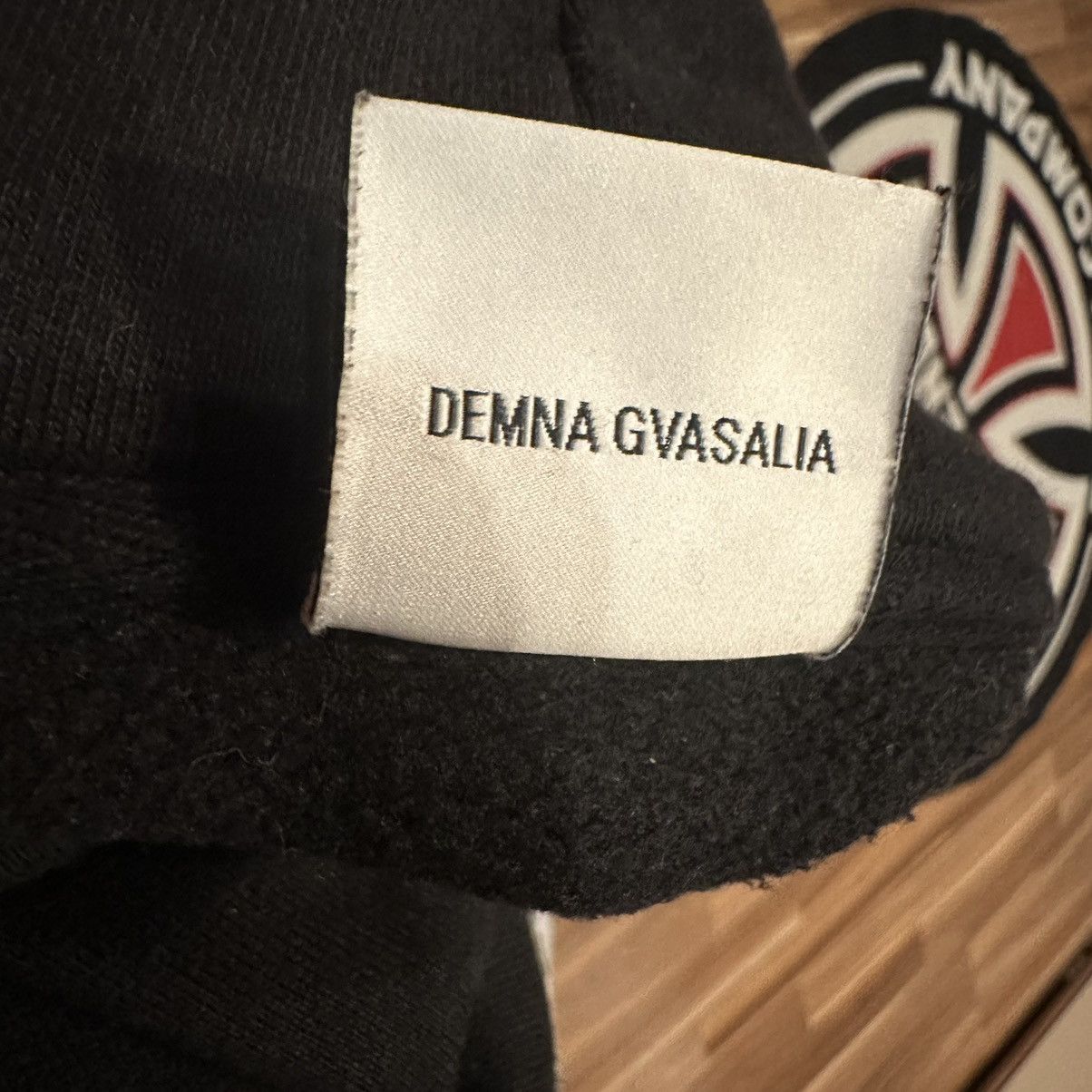 Vetements Vetements RUNWAY OG Metal Logo hoodie AW15 Size US L / EU 52-54 / 3 - 6 Thumbnail