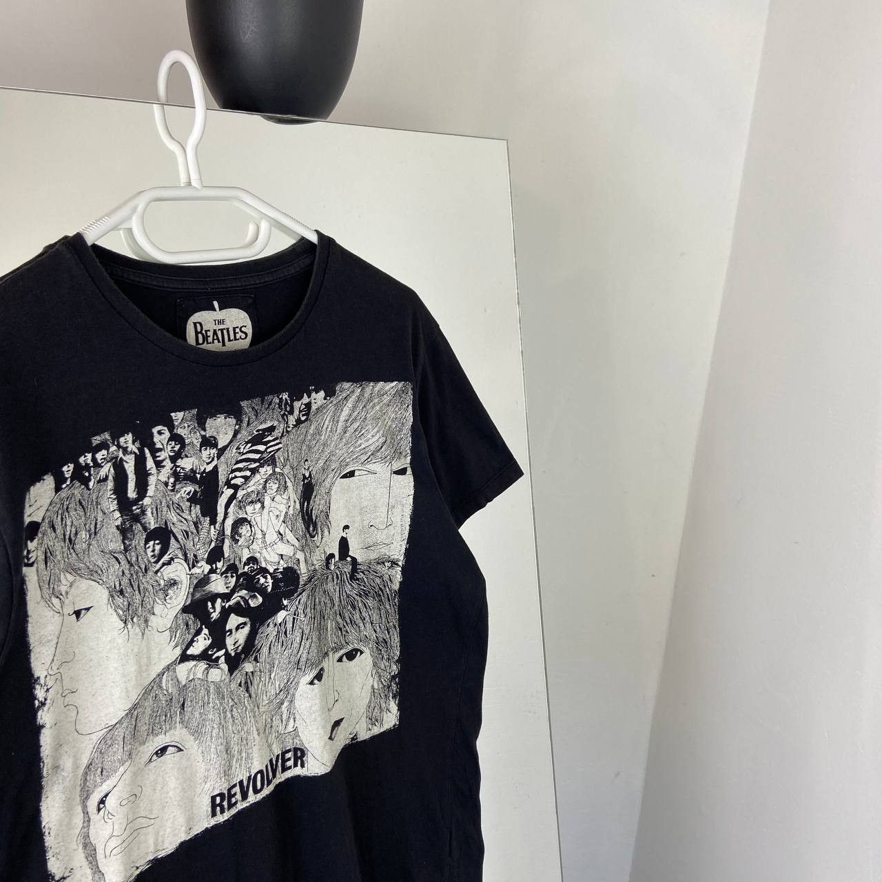 Band Tees The Beatles Revolver x Apple Vintage Rock Band T-Shirt Size US L / EU 52-54 / 3 - 1 Thumbnail
