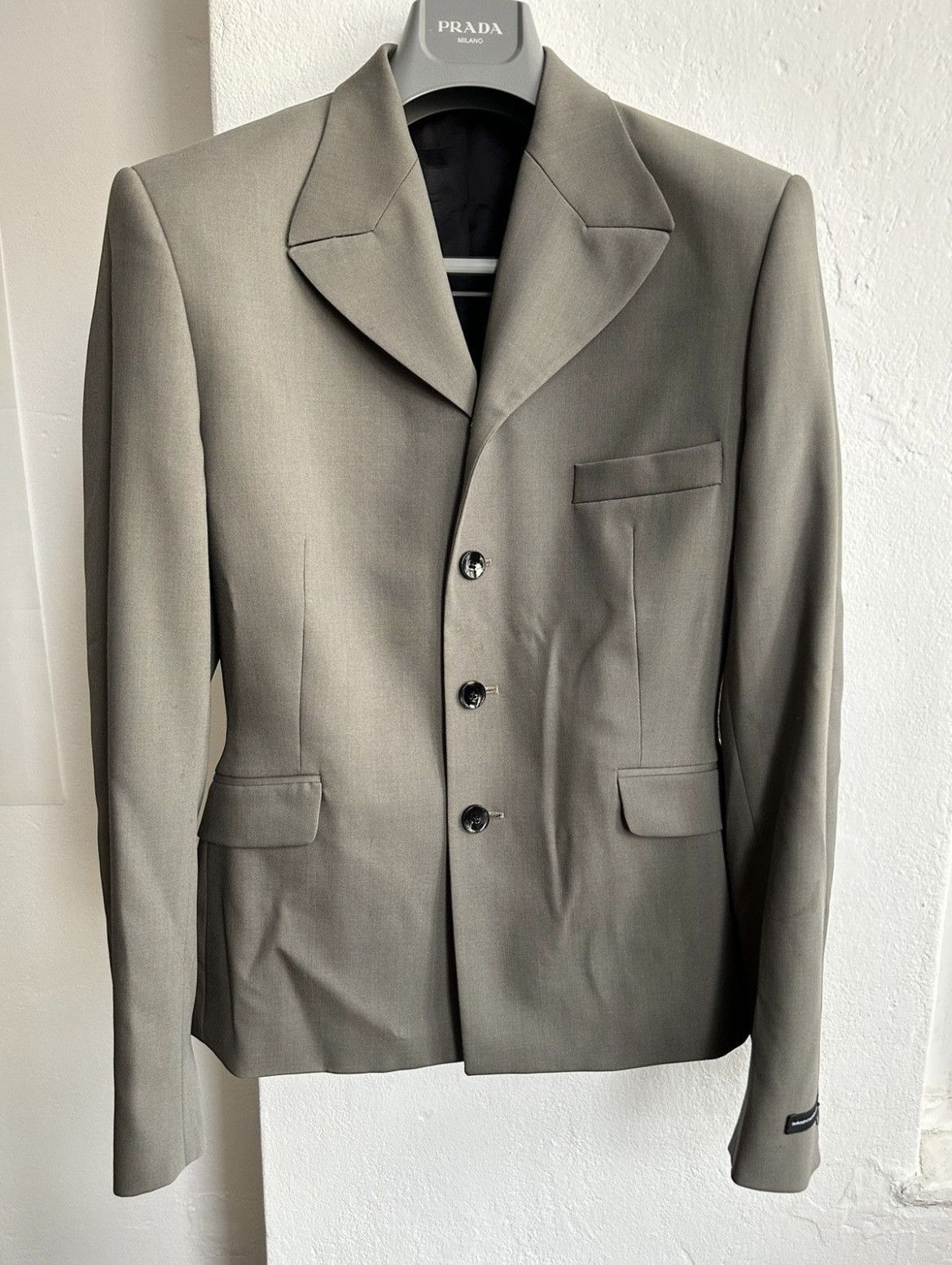 GmbH Green Suite SS18 Runway My beauty offends you Size 44S - 2 Thumbnail