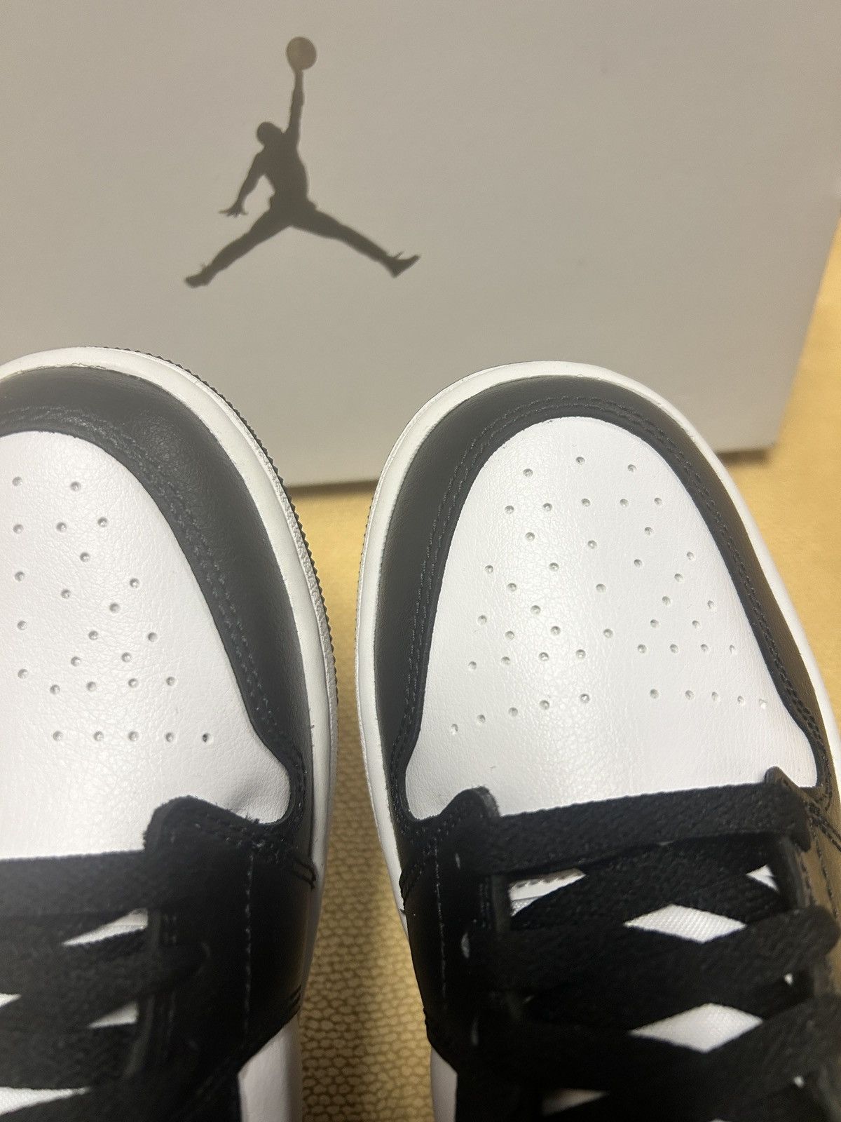 Jordan Brand Air jordan 1 mid Size US 6.5 / EU 39-40 - 11 Thumbnail