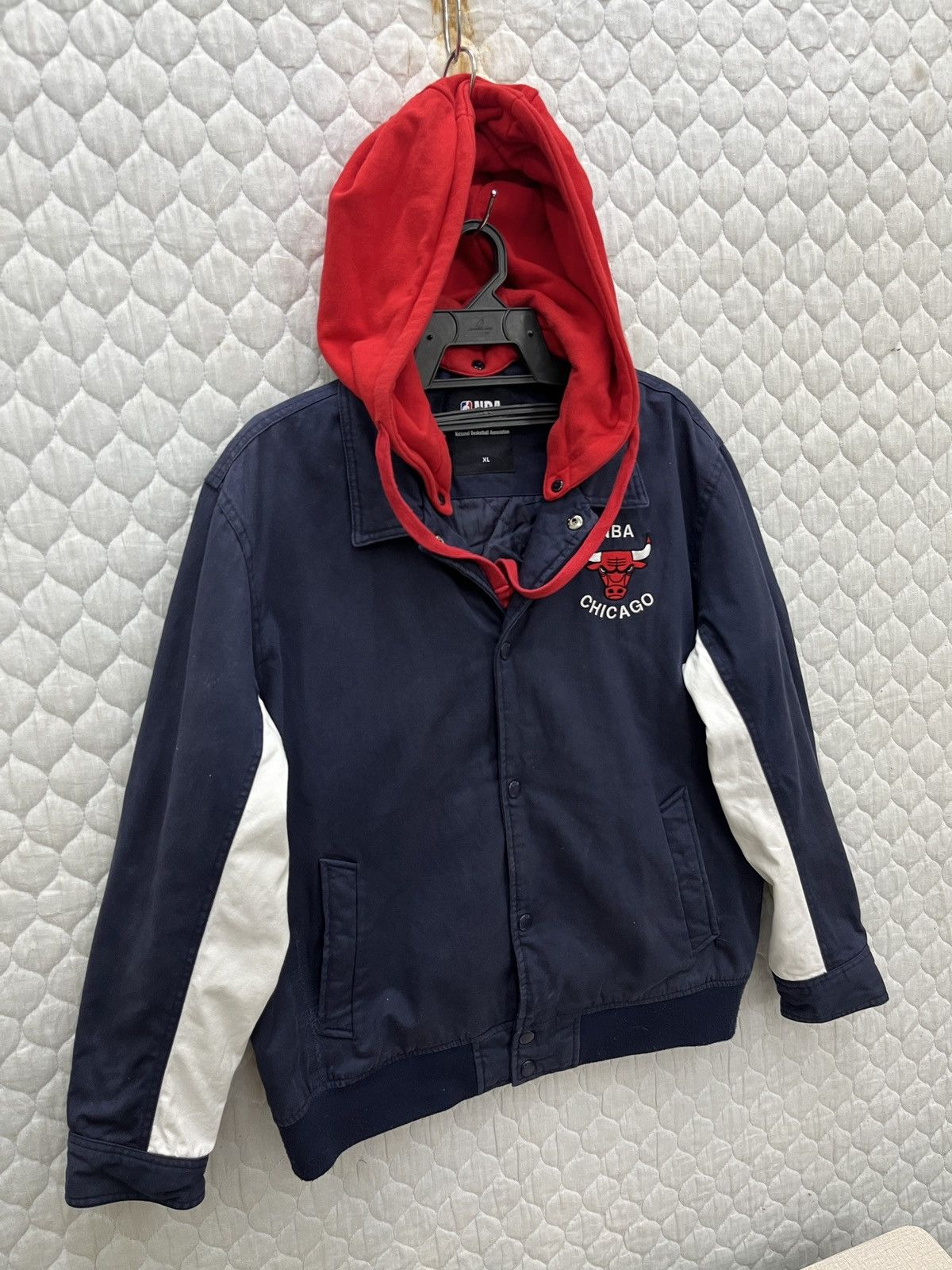 NBA 🔥🔥🔥STEALS CHICAGO BULLS DETACHABLE HOODIE JACKET Size US M / EU 48-50 / 2 - 6 Thumbnail