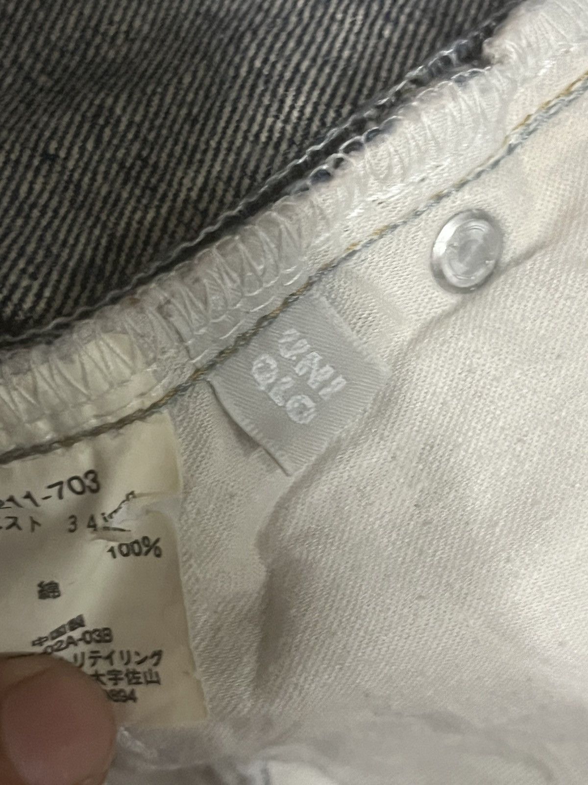 Uniqlo Vintage Uniqlo Blue Washed Distress Frayed Leg Straight Jean Size US 32 / EU 48 - 15 Thumbnail