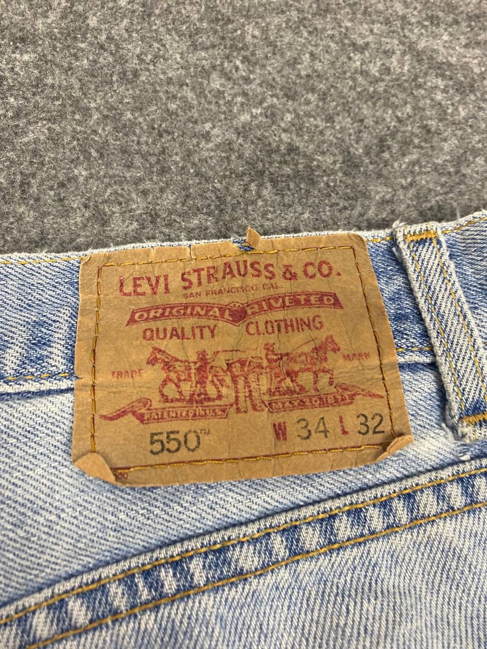 Levi's vintage levis 550 relaxed fit distressed denim Size US 35 - 7 Thumbnail