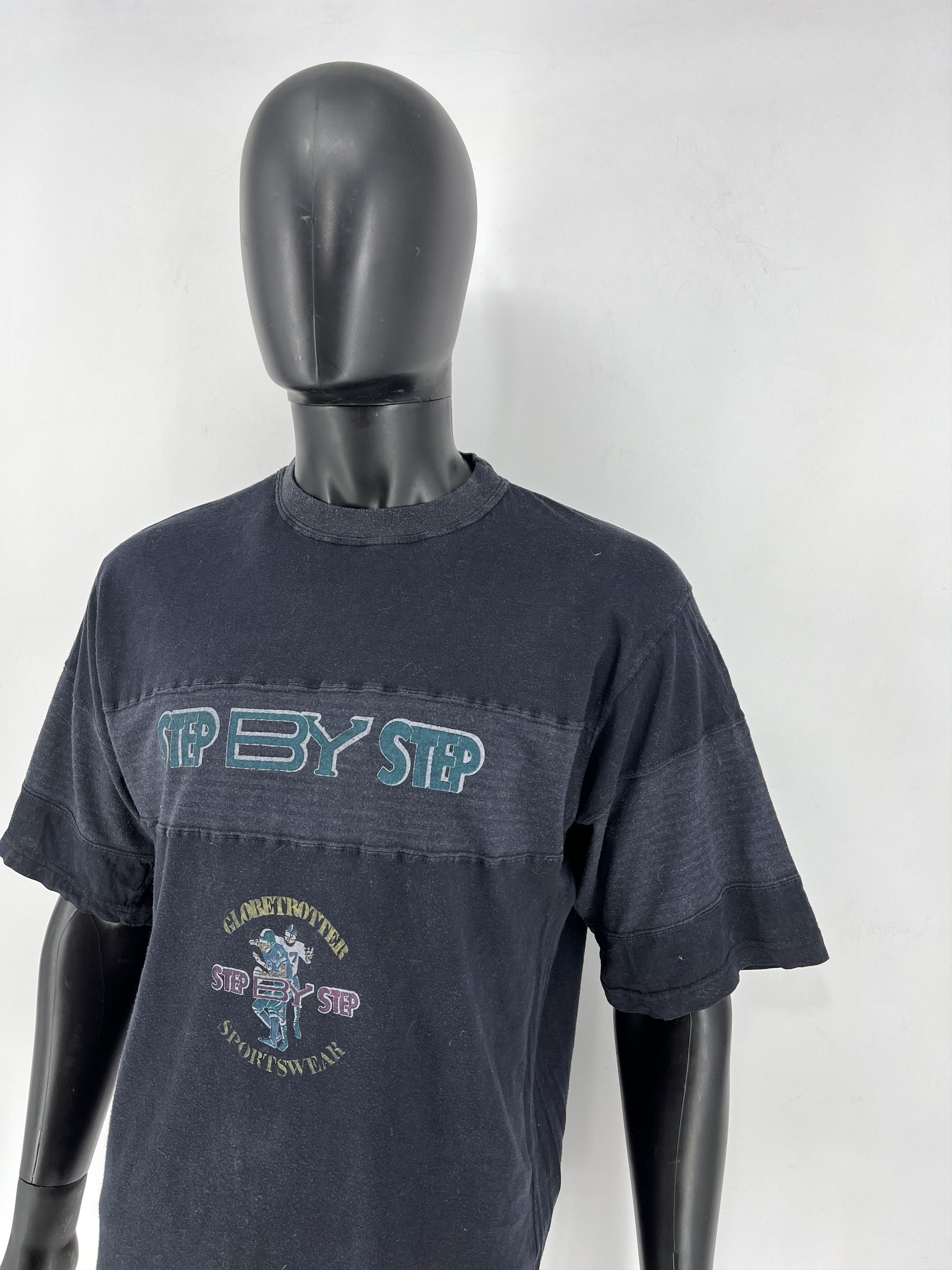 Sports Specialties Vintage "globetrotter step by step sportswear" TShirt Size M Size US M / EU 48-50 / 2 - 4 Thumbnail