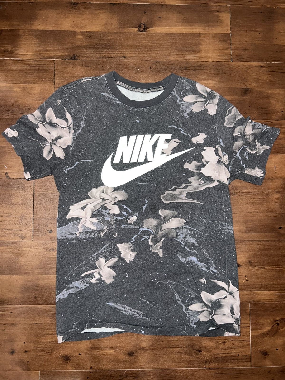Nike Nike Floral Athletic Shirt Size US S / EU 44-46 / 1 - 1 Thumbnail
