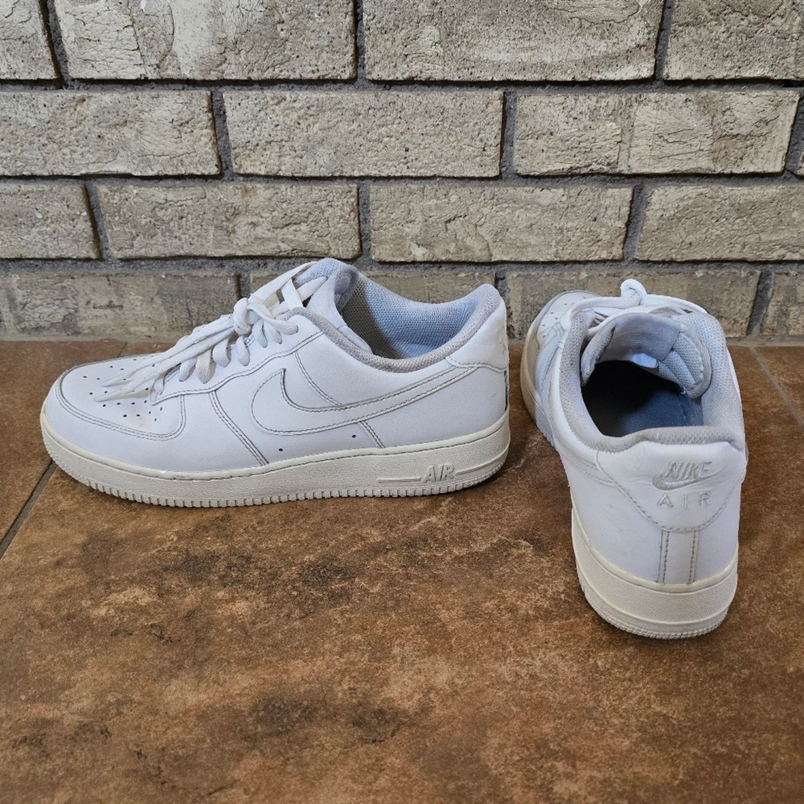 Nike White Classic | NIKE | Air Force 1 Sneaks Size US 10.5 / EU 43-44 - 3 Thumbnail