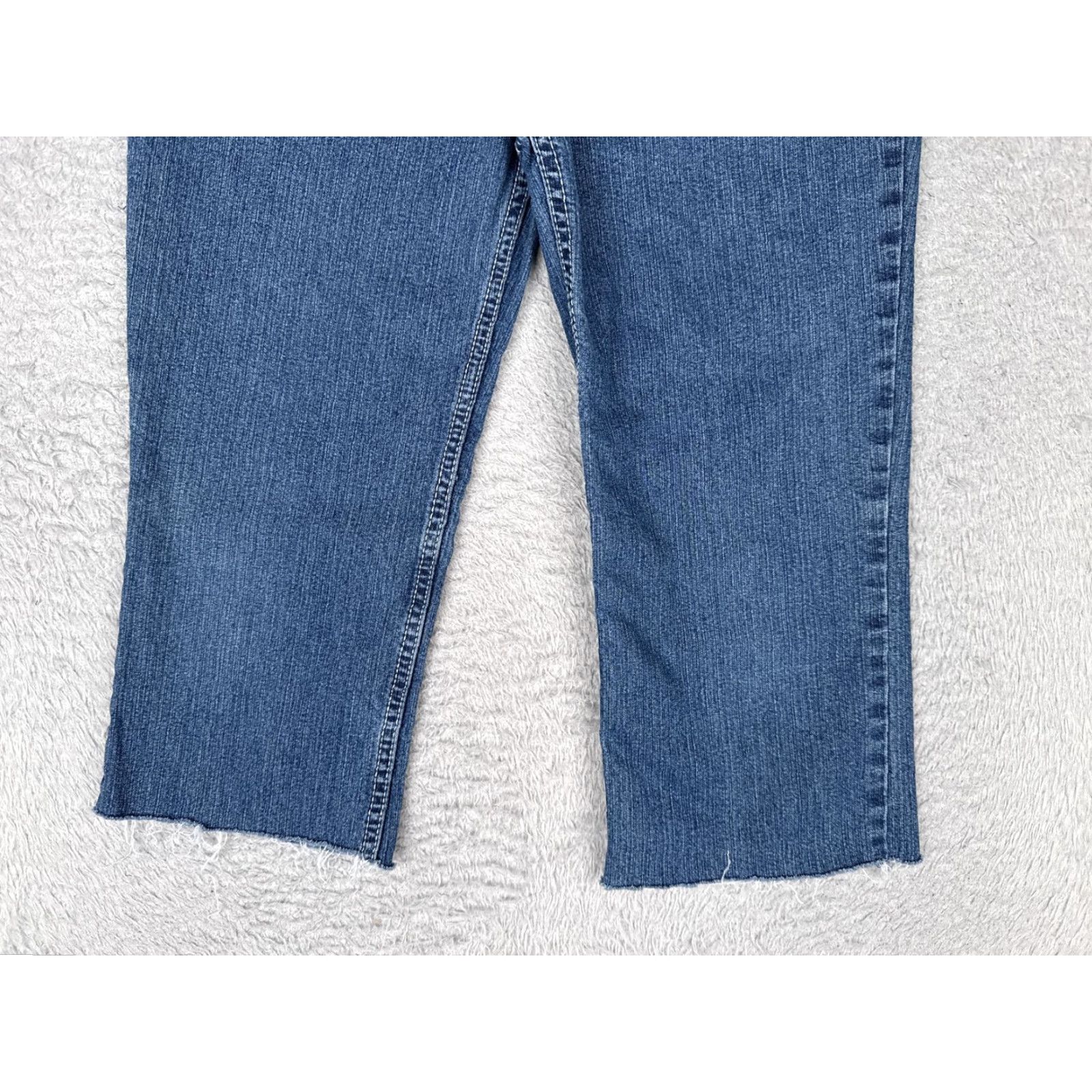 Faded Glory Faded Glory Jeans Cropped Medium Blue 28x17 Regular 14 Juniors Womens 90s Embroidered Studded 5-Pocket Denim Stretch Mid Rise Vintage: No Green? Size 36" / US 14 / IT 50 - 2 Thumbnail