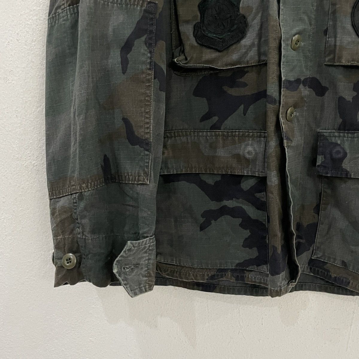 Vintage Vintage 90s Usaf Air Force BDU Woodland Camo Jacket Size US L / EU 52-54 / 3 - 3 Thumbnail