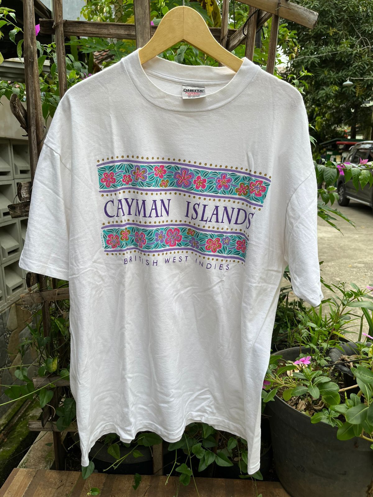 Vintage vintage art cayman islands flowers graphic tee tshirt Size US XL / EU 56 / 4 - 1 Thumbnail