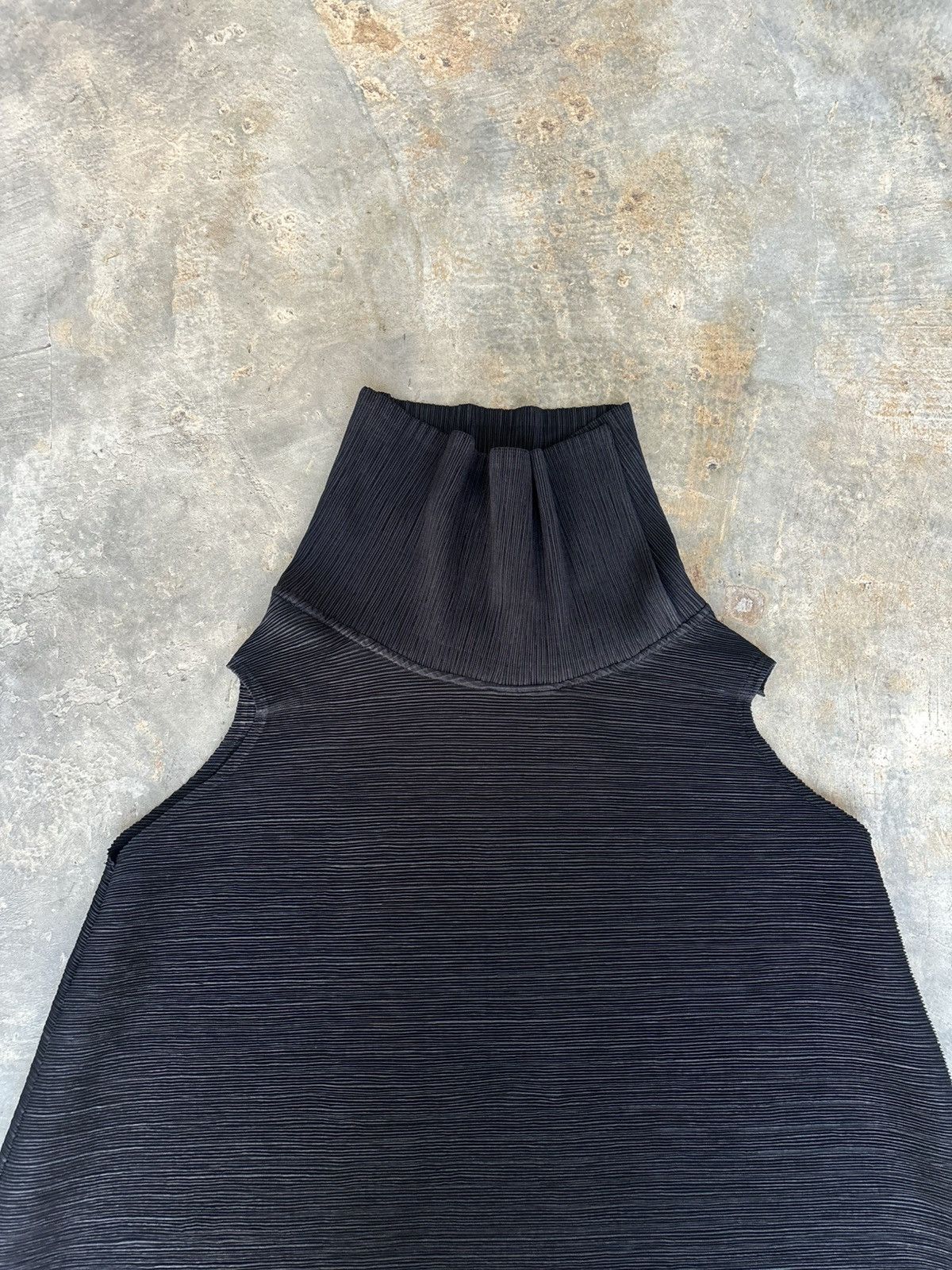 Pleats Please Issey Miyake Koibito misaki Issey Miyake Pleats Style Tank tops Size ONE SIZE - 4 Thumbnail
